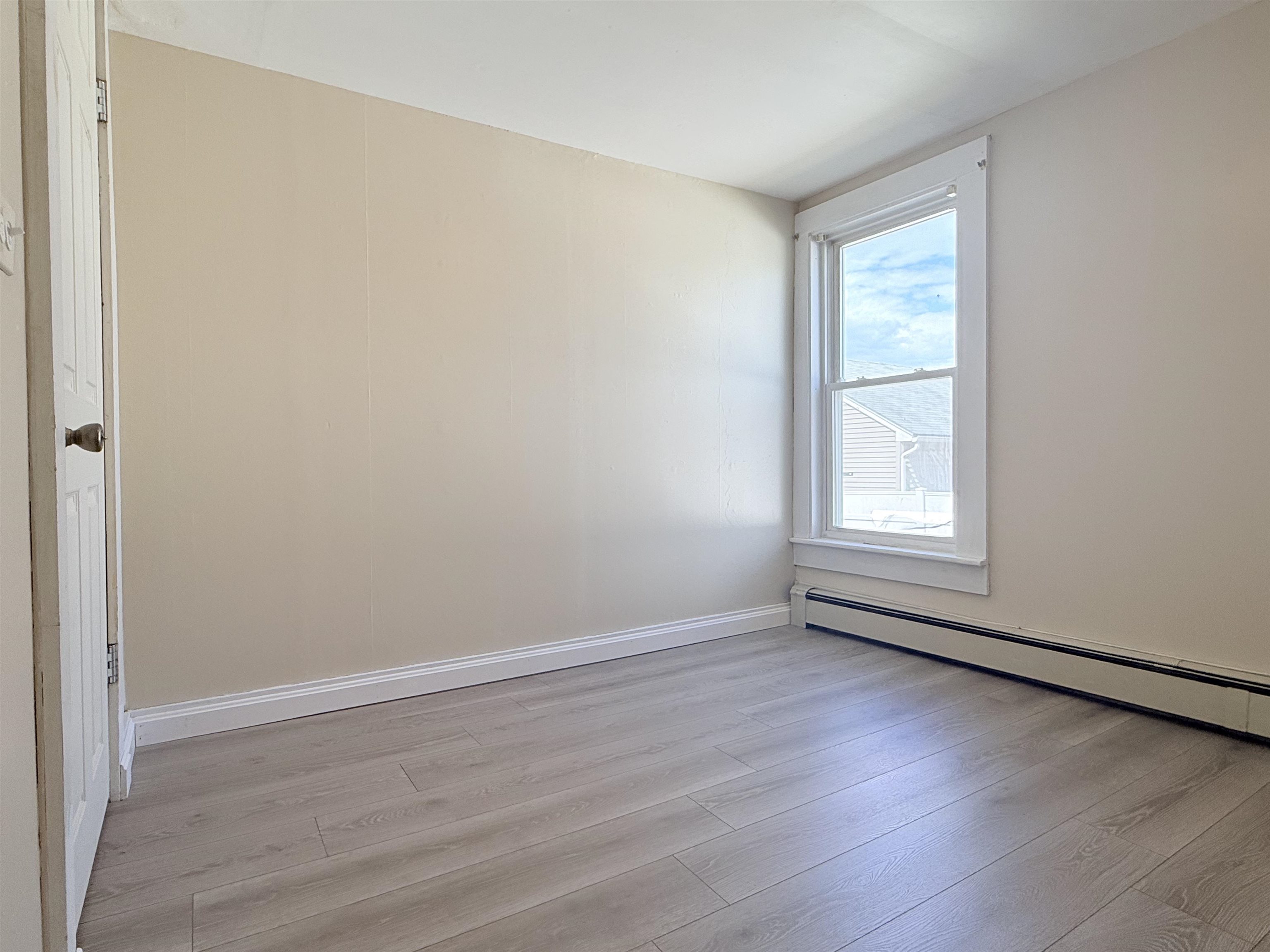 222 N Main St, Newport, NH 03773