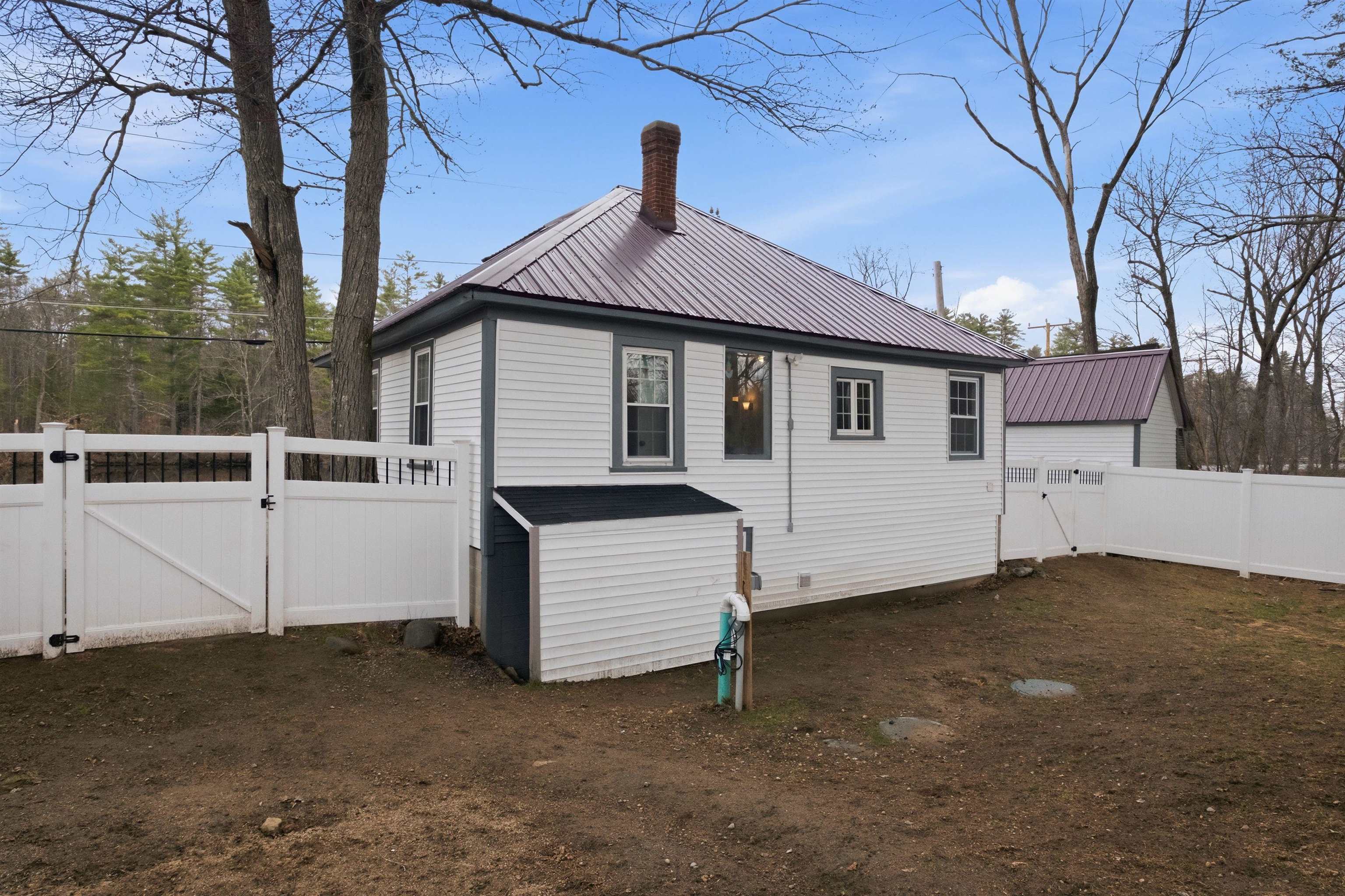 65 River Rd, Concord, NH 03303