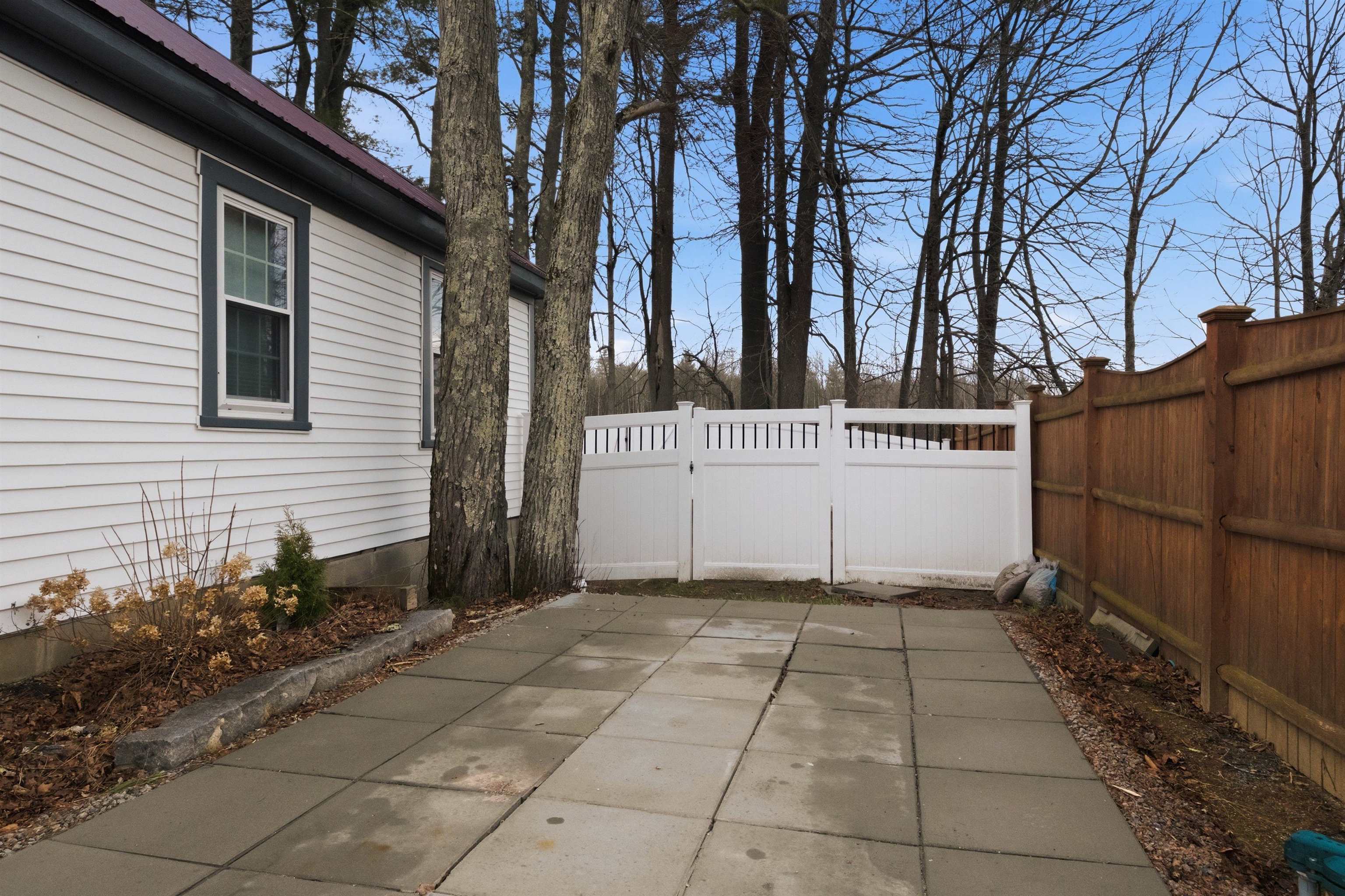 65 River Rd, Concord, NH 03303