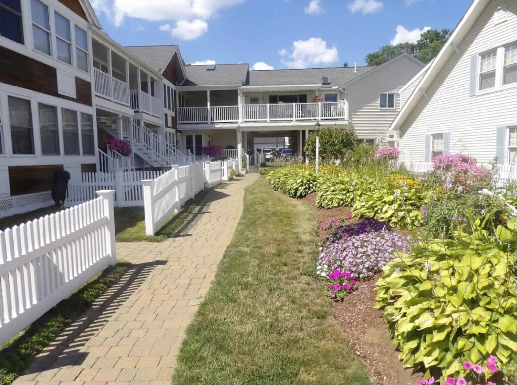 Beautiful walkway from the unit to the water