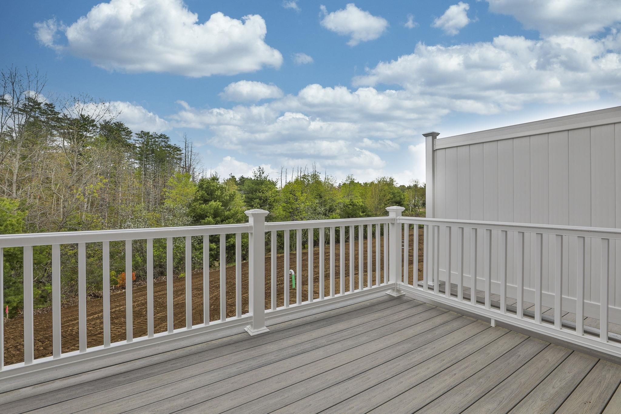 73 Crestview Way, Raymond, NH 03077