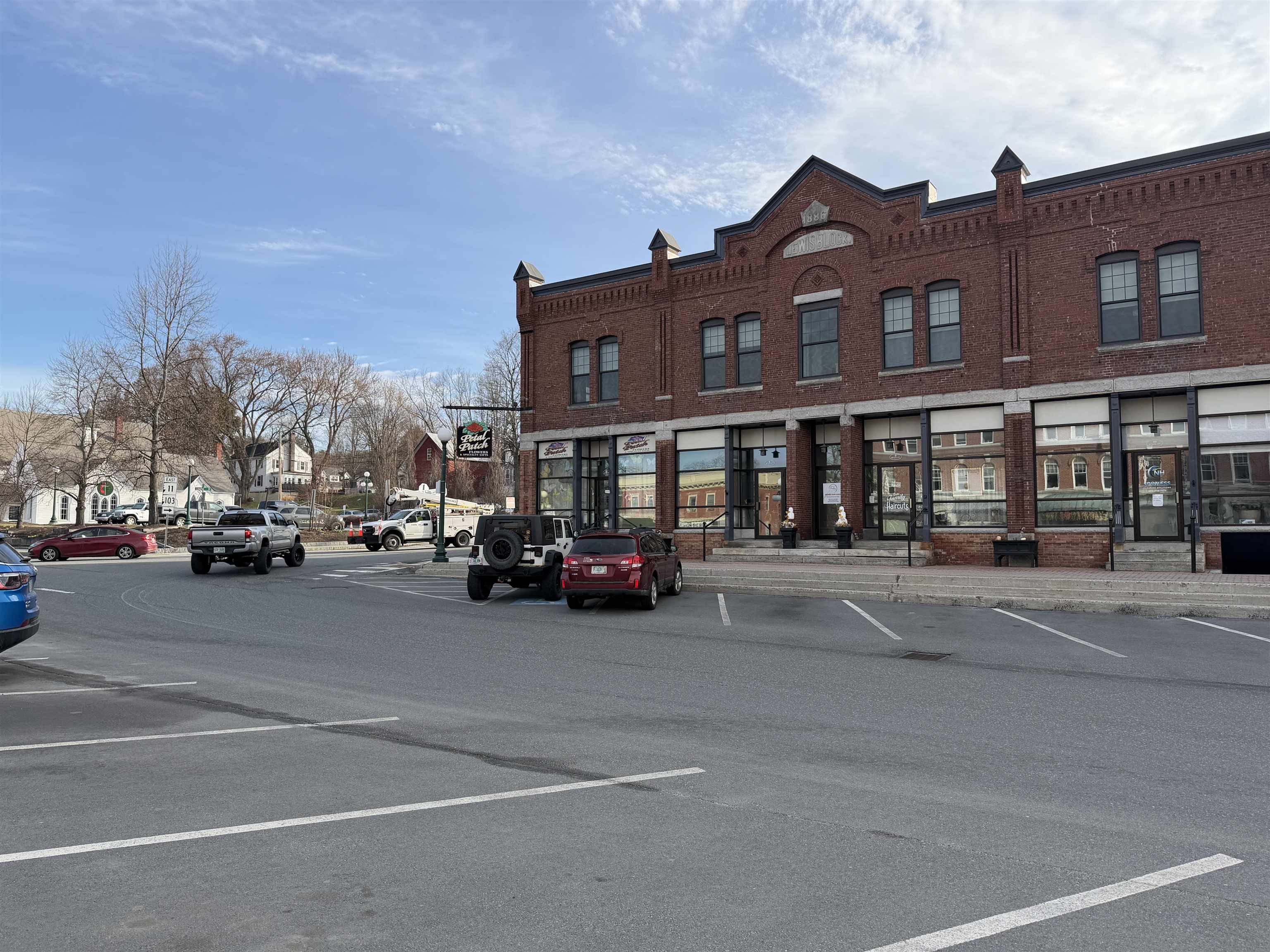 2 Main St, Newport, NH 03773