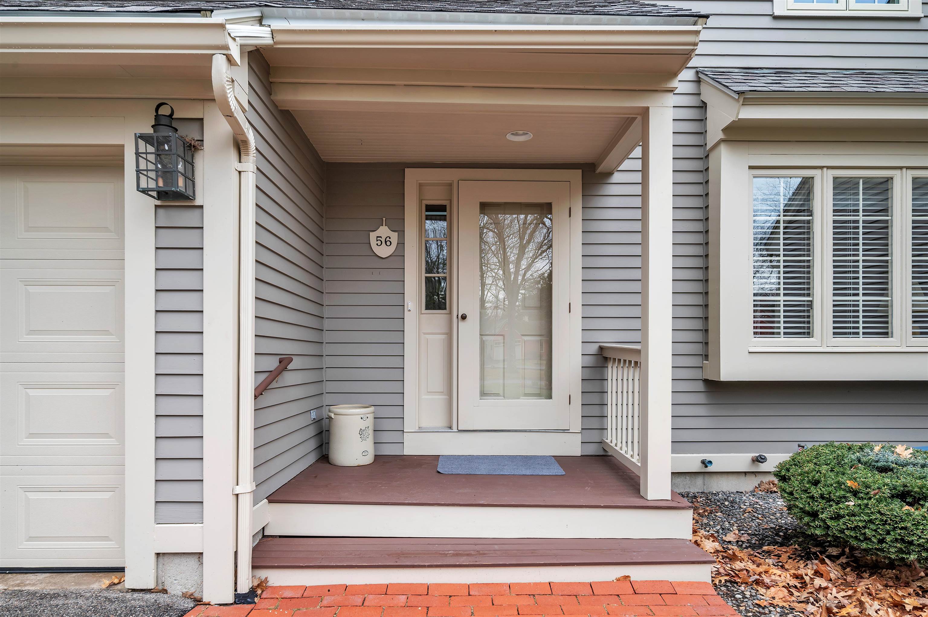 56 Peninsula Dr, Stratham, NH 03885