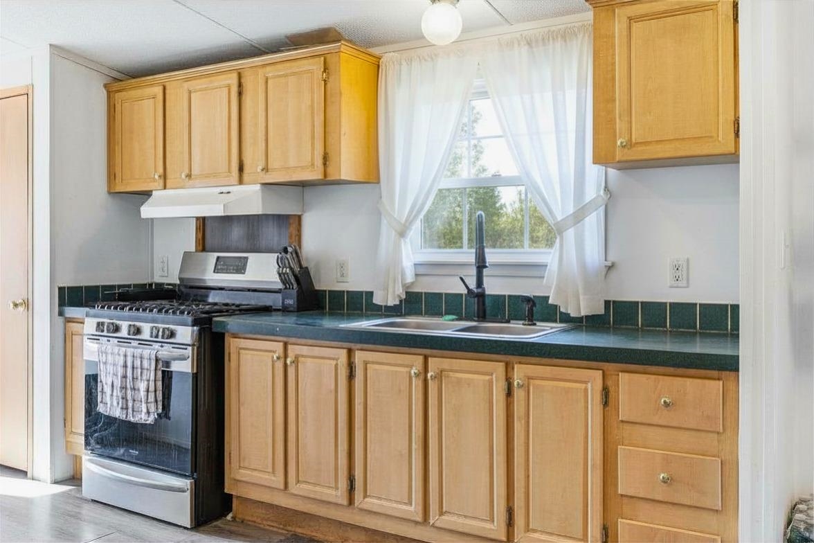 76 Deboer Ln, Wakefield, NH 03830