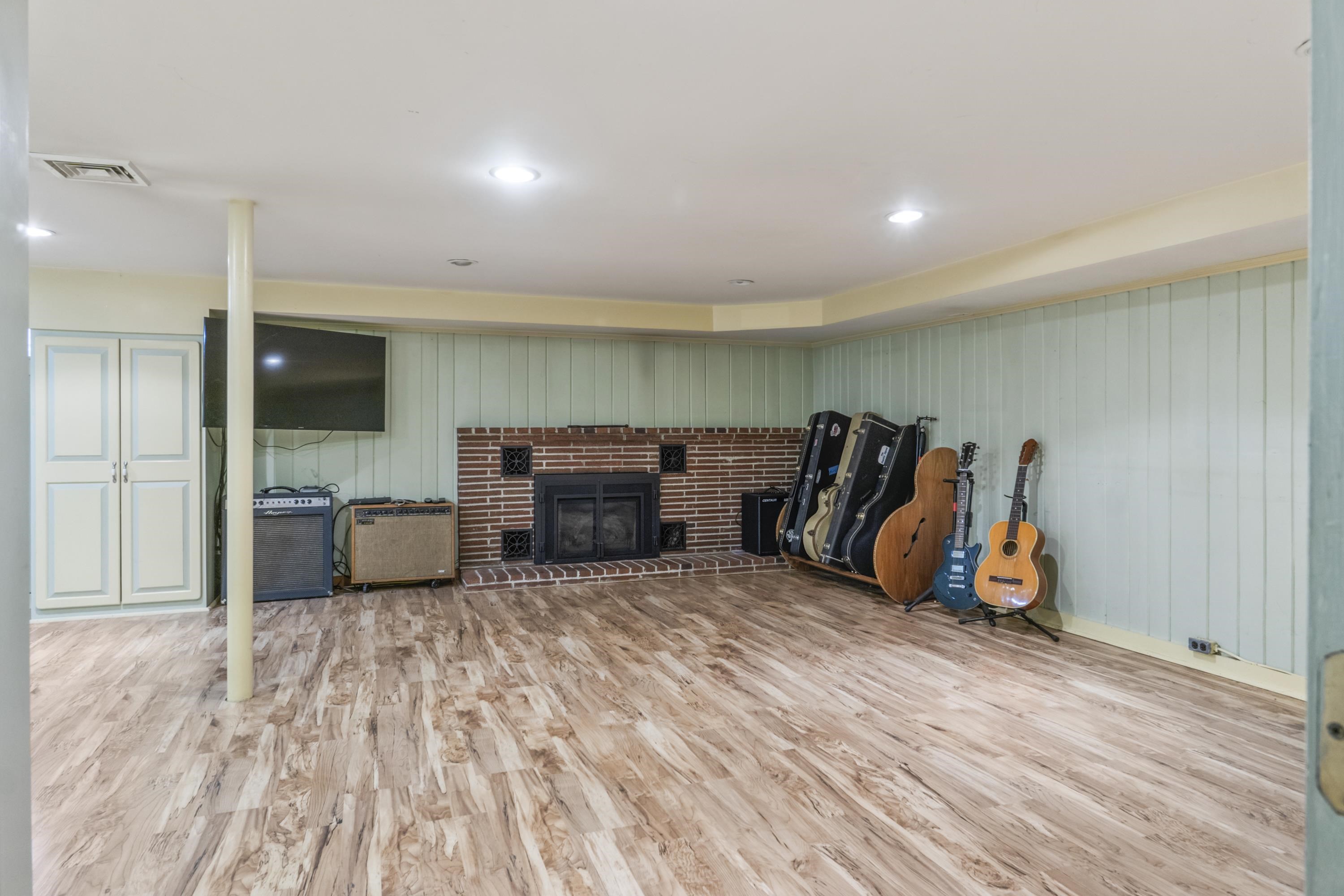 15 Pine Rd, North Hampton, NH 03862