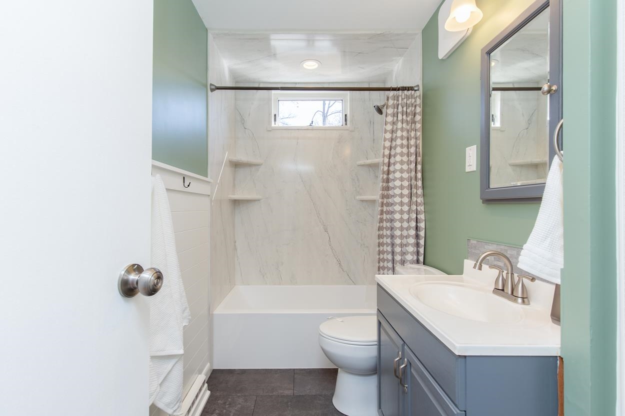 Updated Full Bath 25010970