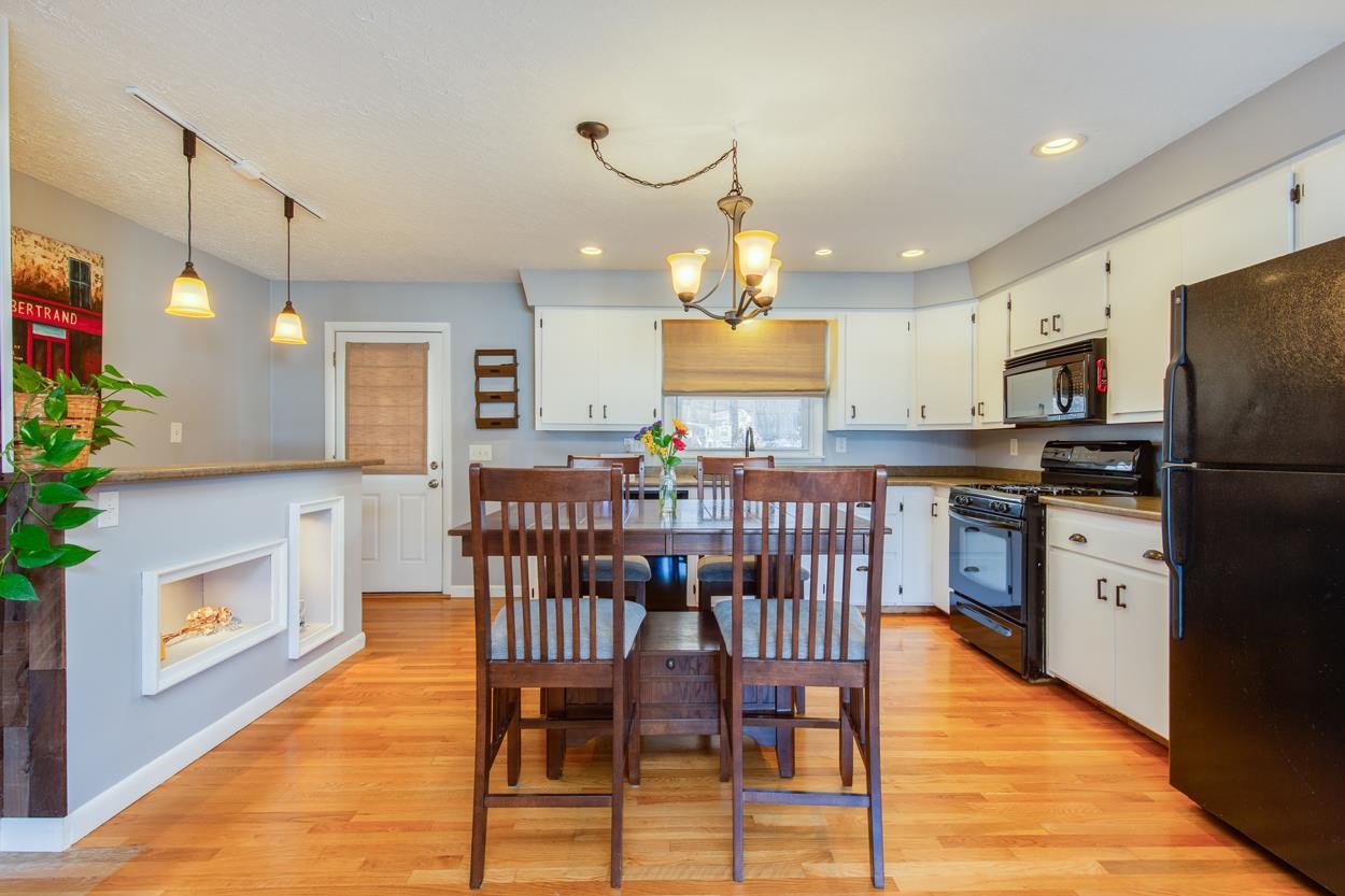 Hardwood  Floors 25010958