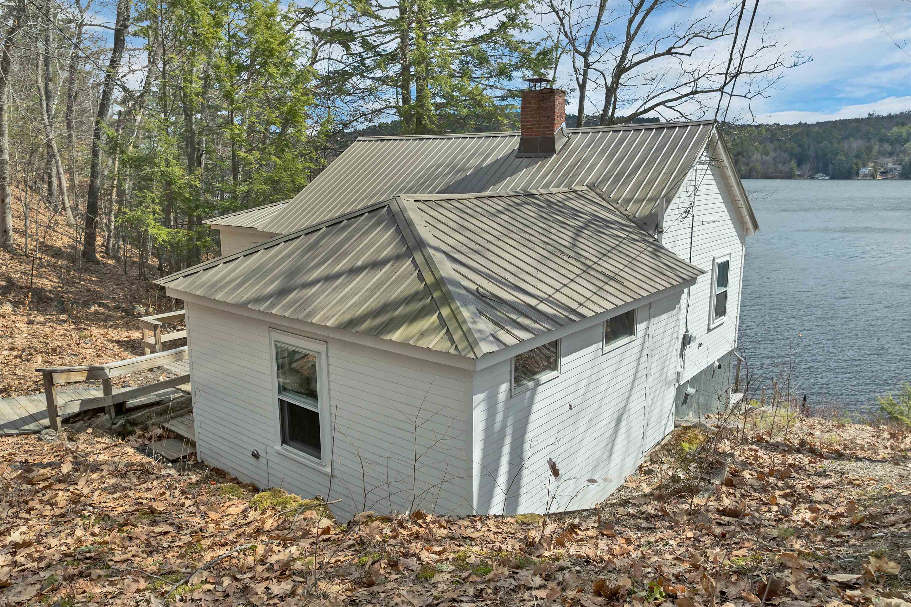 20 Boat Cove Rd, Alton, NH 03810