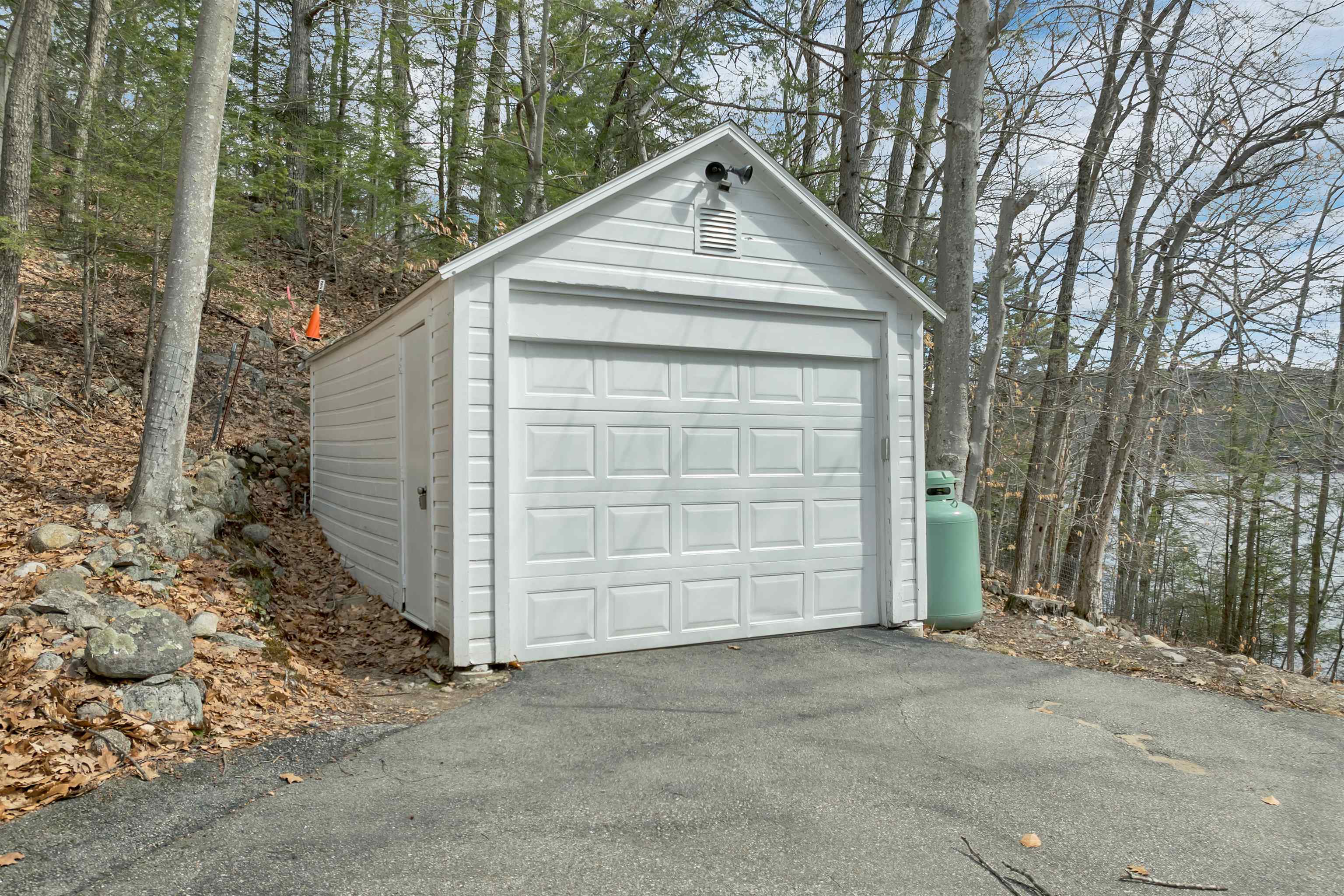 20 Boat Cove Rd, Alton, NH 03810