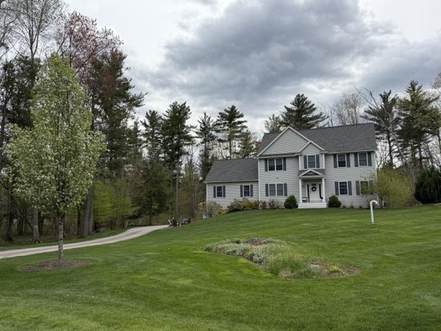 3 Hummingbird Ln, Salem, NH 03079