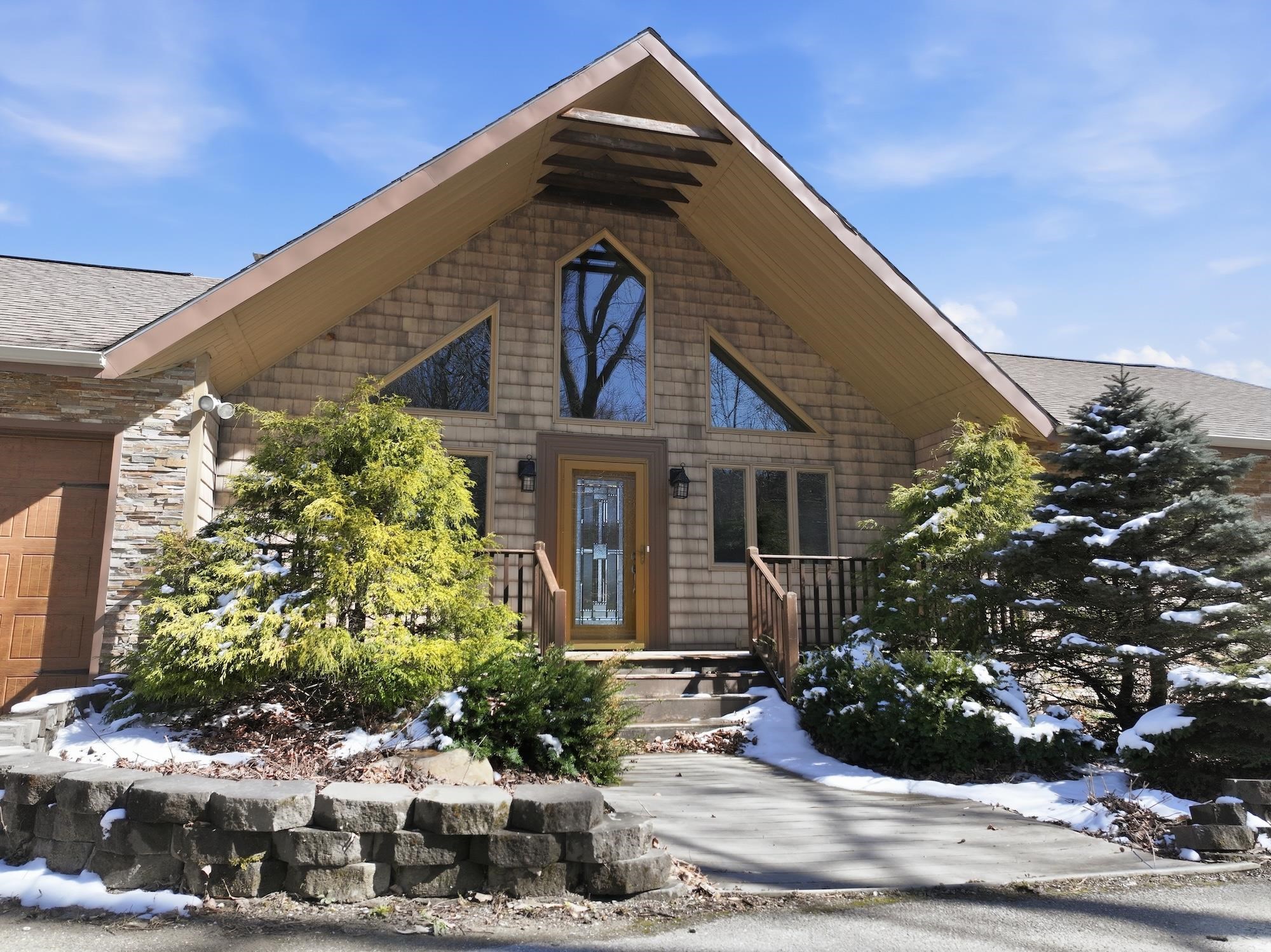 Lincoln VT&nbsp;Home for sale $$715,000 $236 per sq.ft.