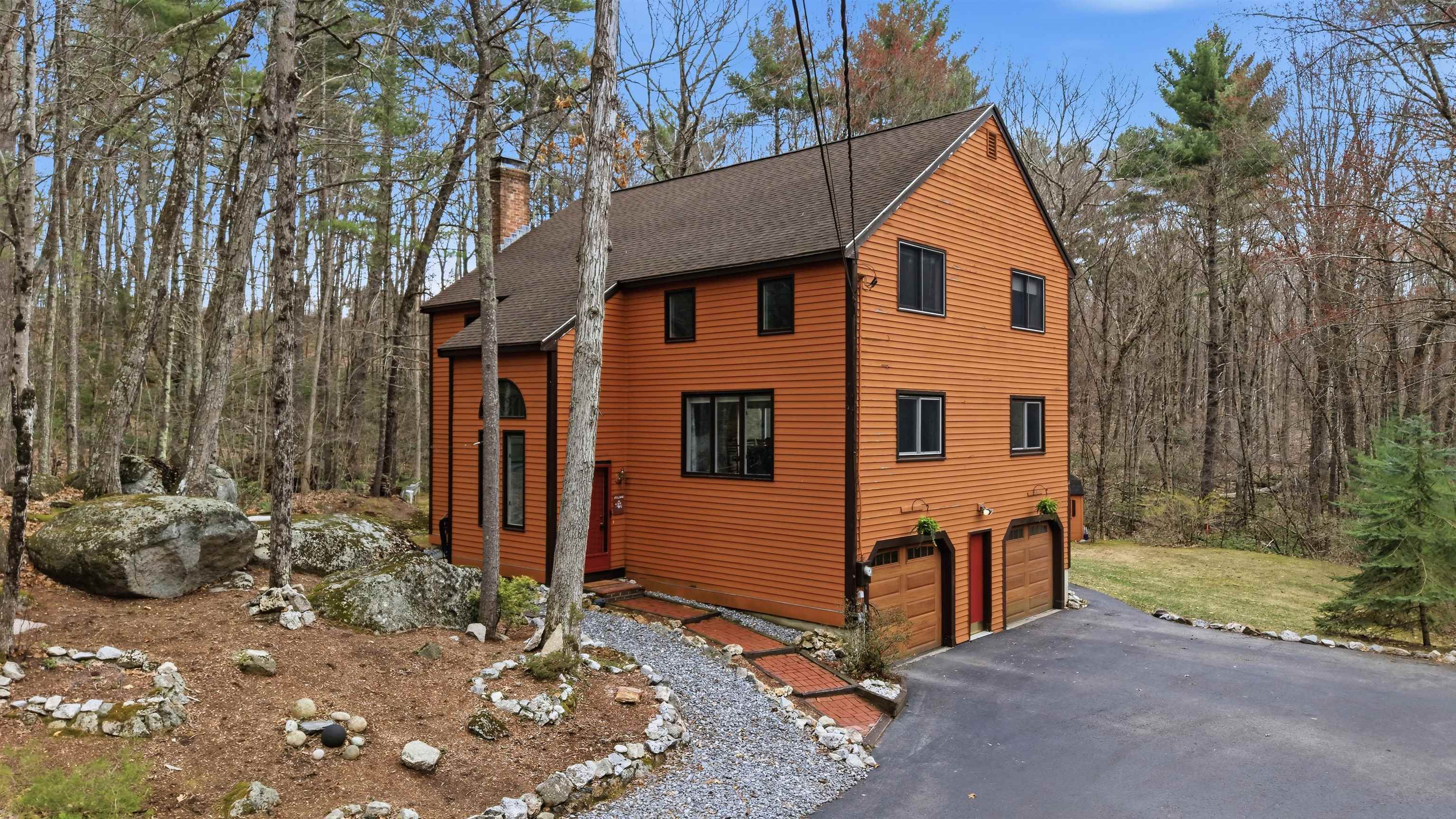 Bedford NH&nbsp;Home for sale $699,900 $270 per sq.ft.