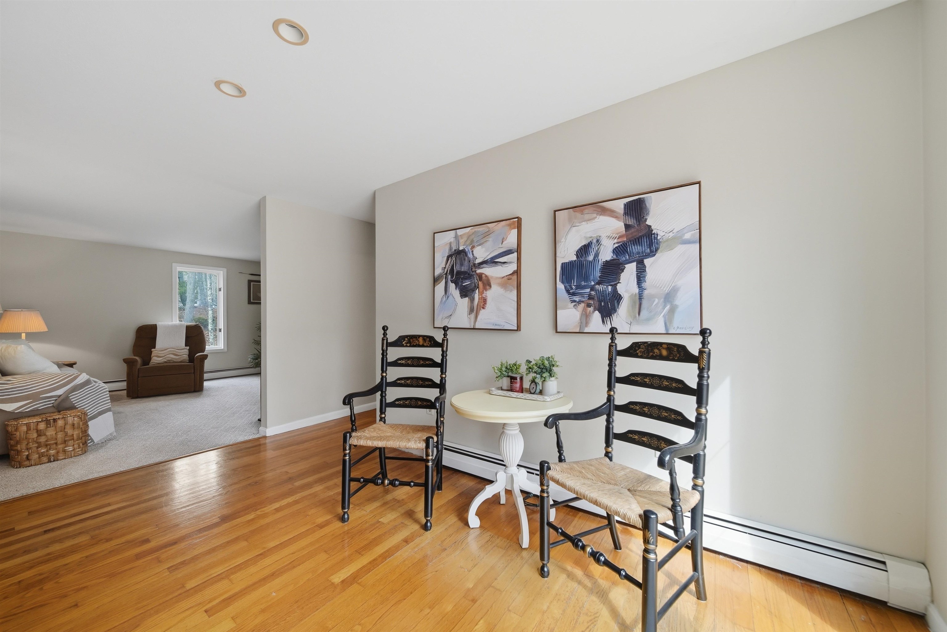 Kitchen Sitting Area