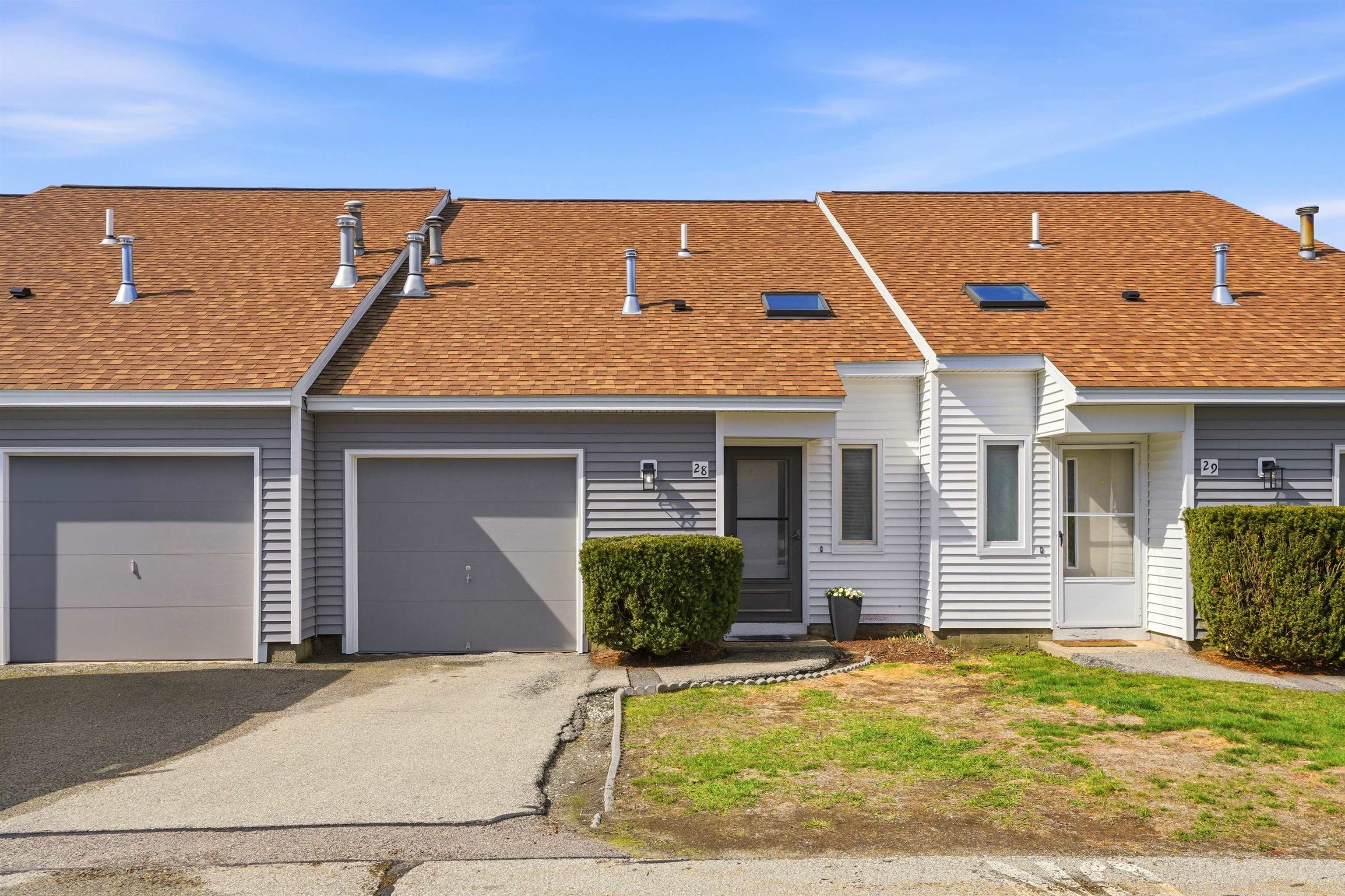 Milford NH&nbsp;Condo for sale $305,000 $284 per sq.ft.