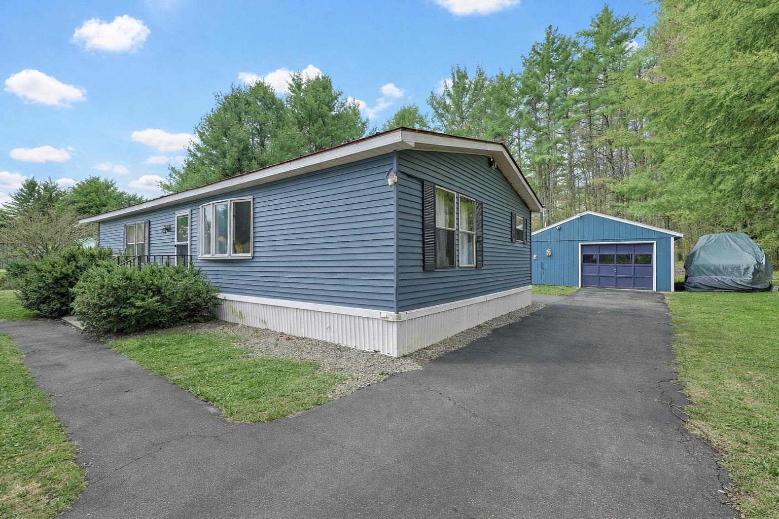 51 Sunset Dr, Hopkinton, NH 03229