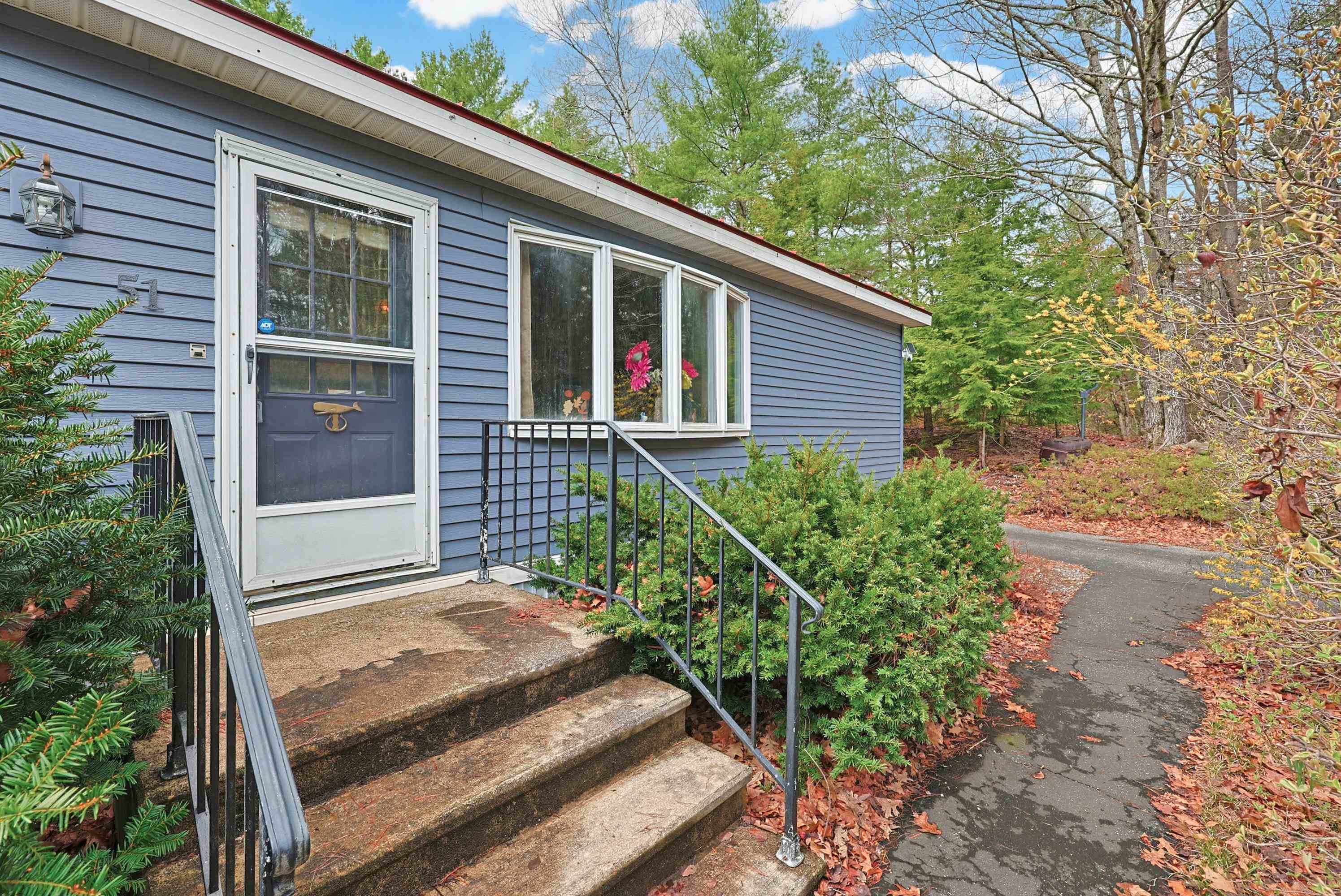 51 Sunset Dr, Hopkinton, NH 03229