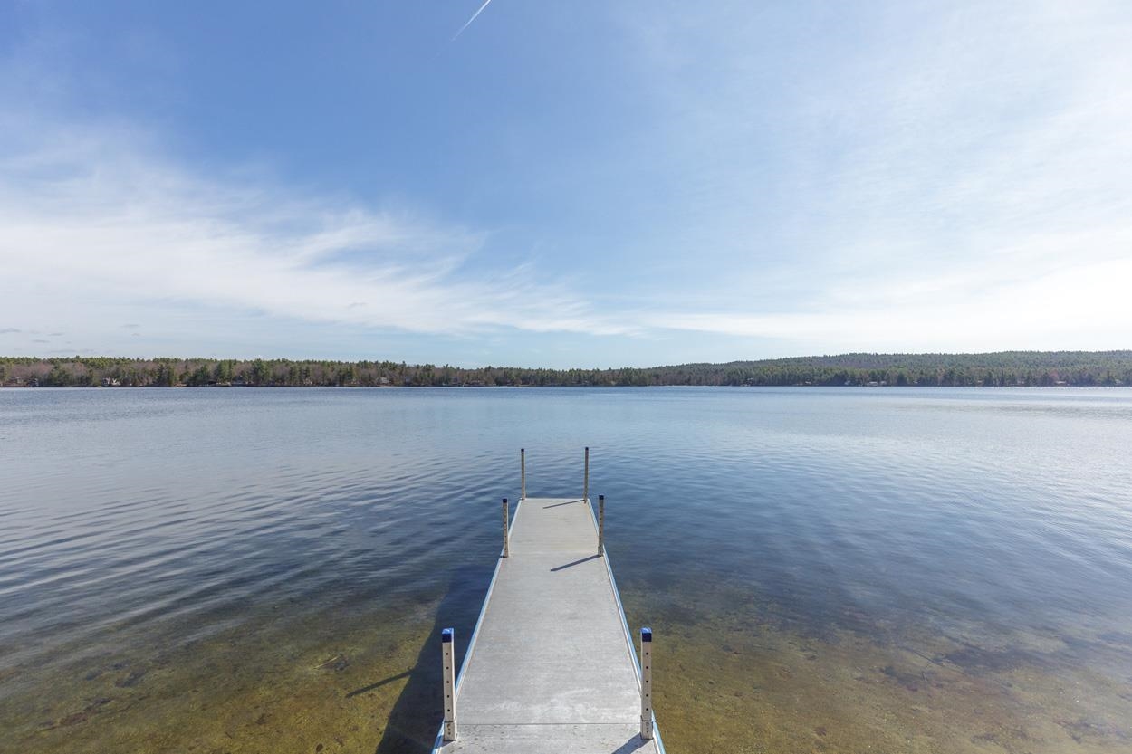 2 Charlie Ln, Deerfield, NH 03037