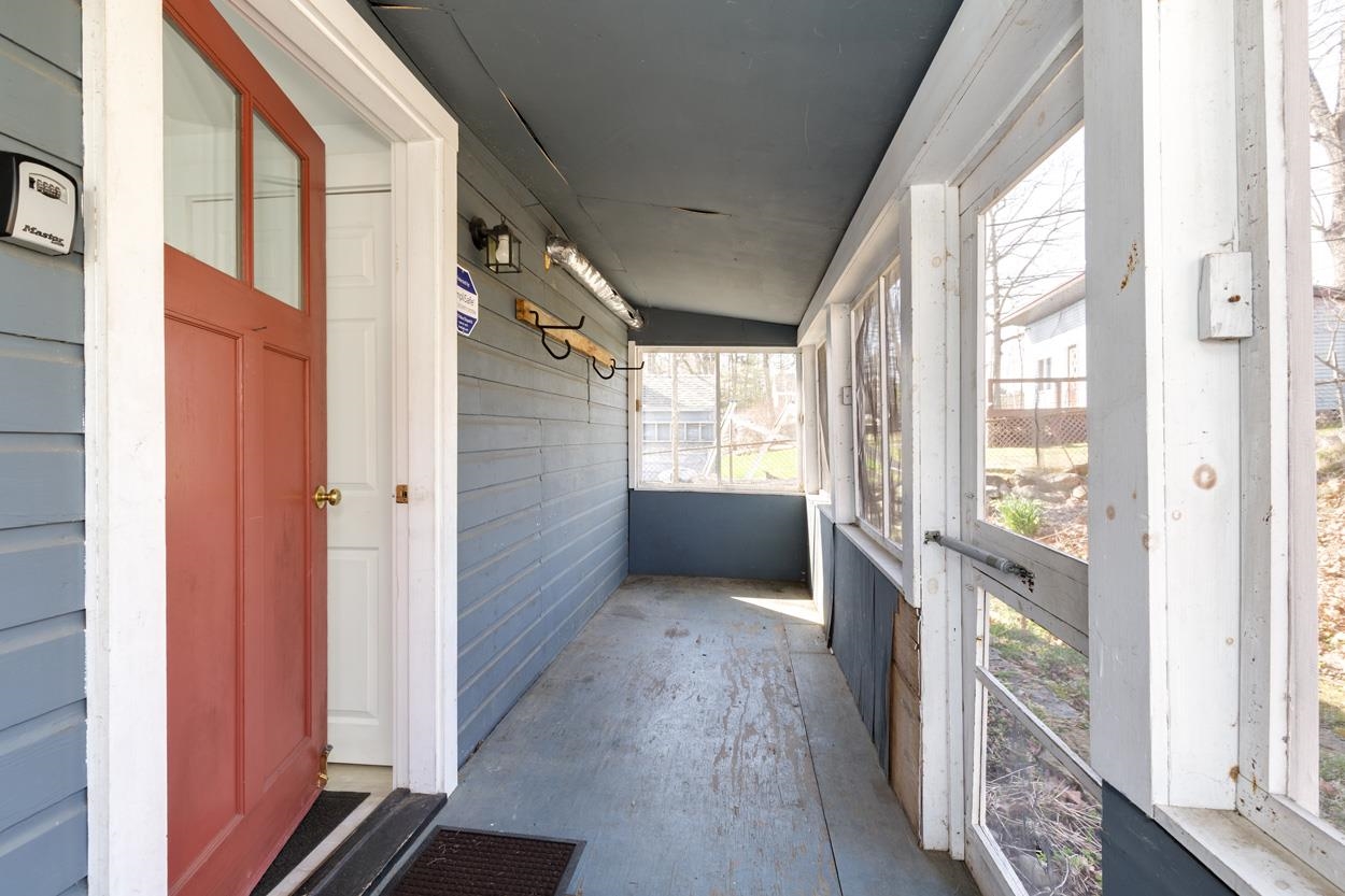 2 Charlie Ln, Deerfield, NH 03037