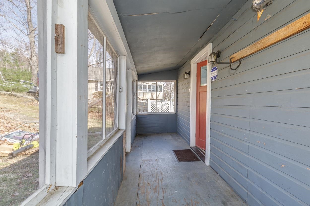 2 Charlie Ln, Deerfield, NH 03037