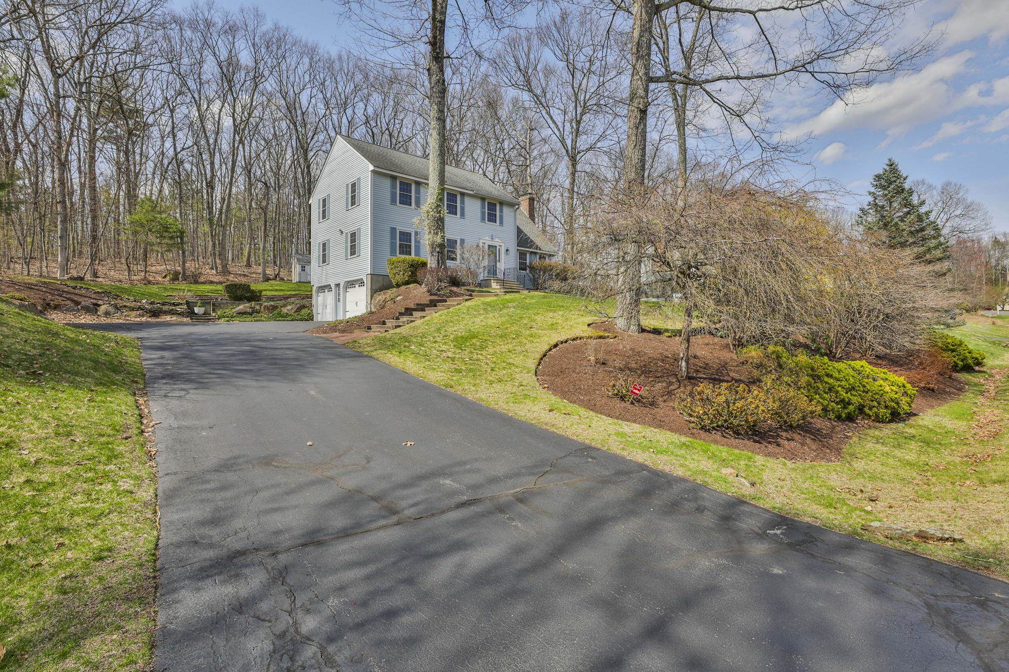 11 Erik St, Merrimack, NH 03054