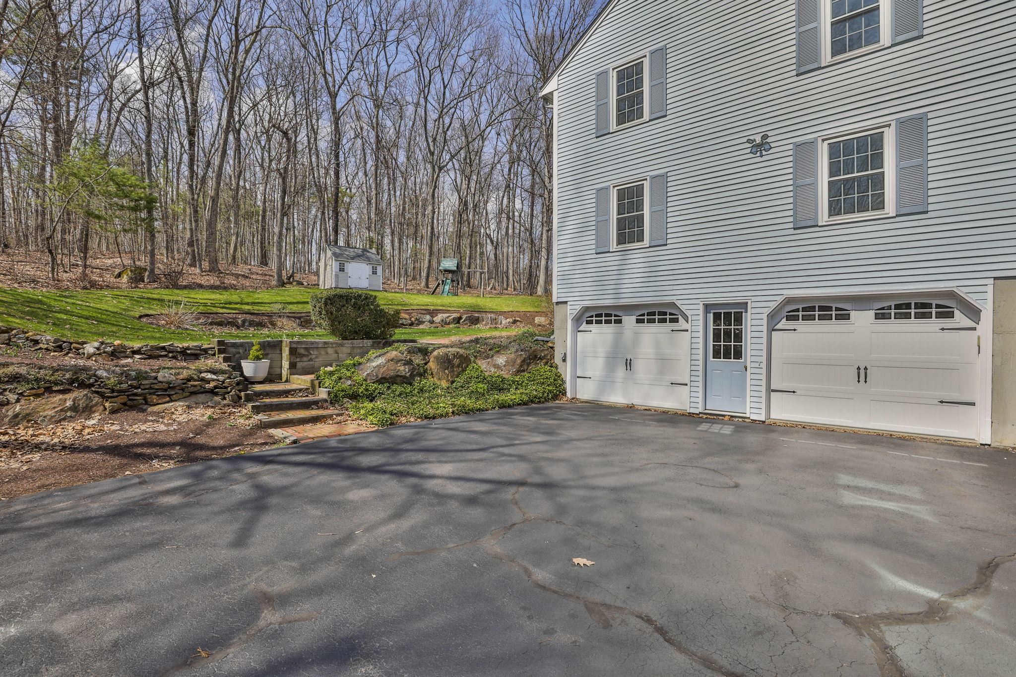 11 Erik St, Merrimack, NH 03054