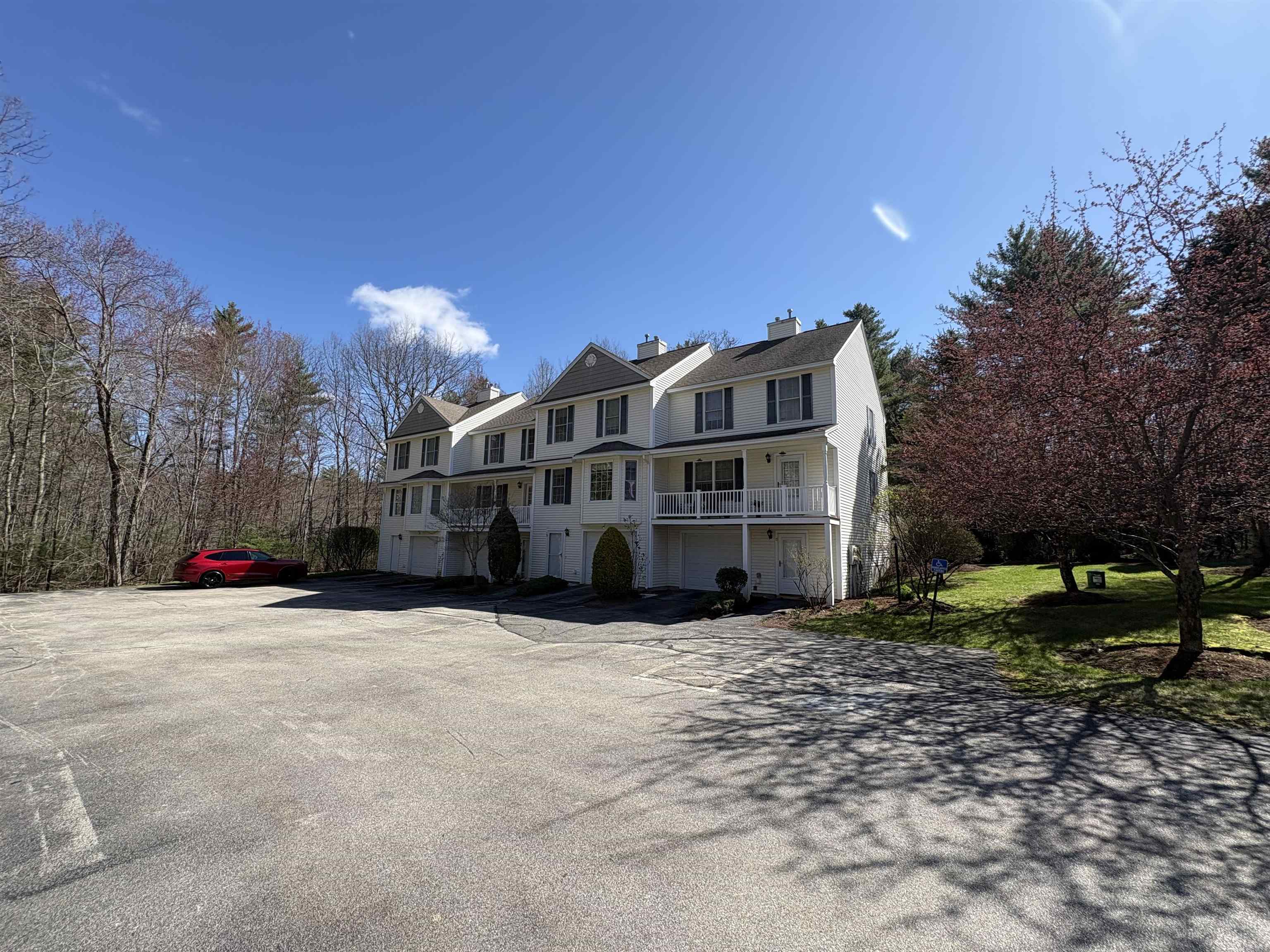 19 Mulberry Ln, Amherst, NH 03031