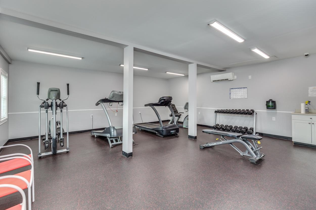 4 Clovercrest Dr, Nashua, NH 03062