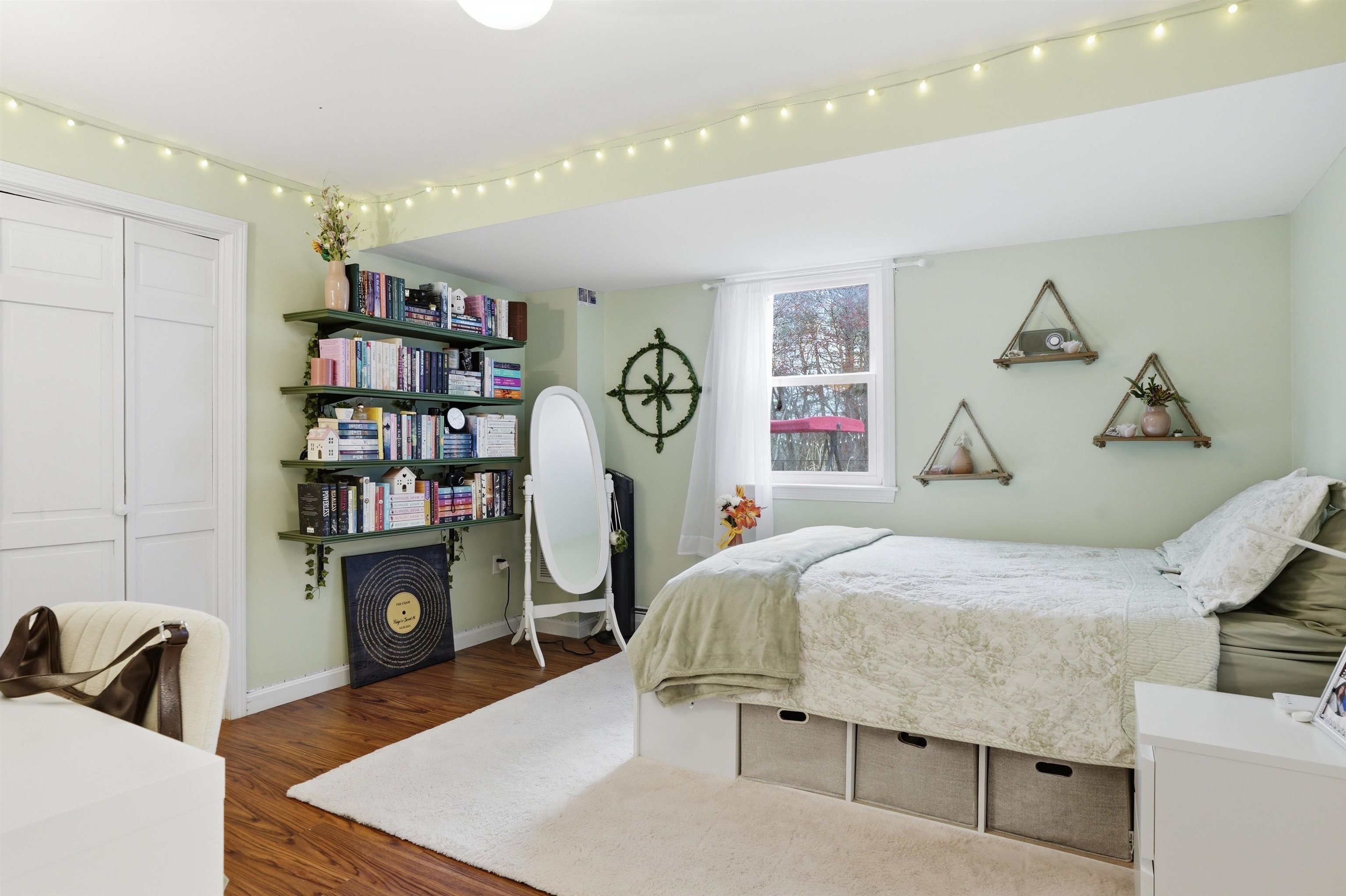 67 Forest St, Londonderry, NH 03053