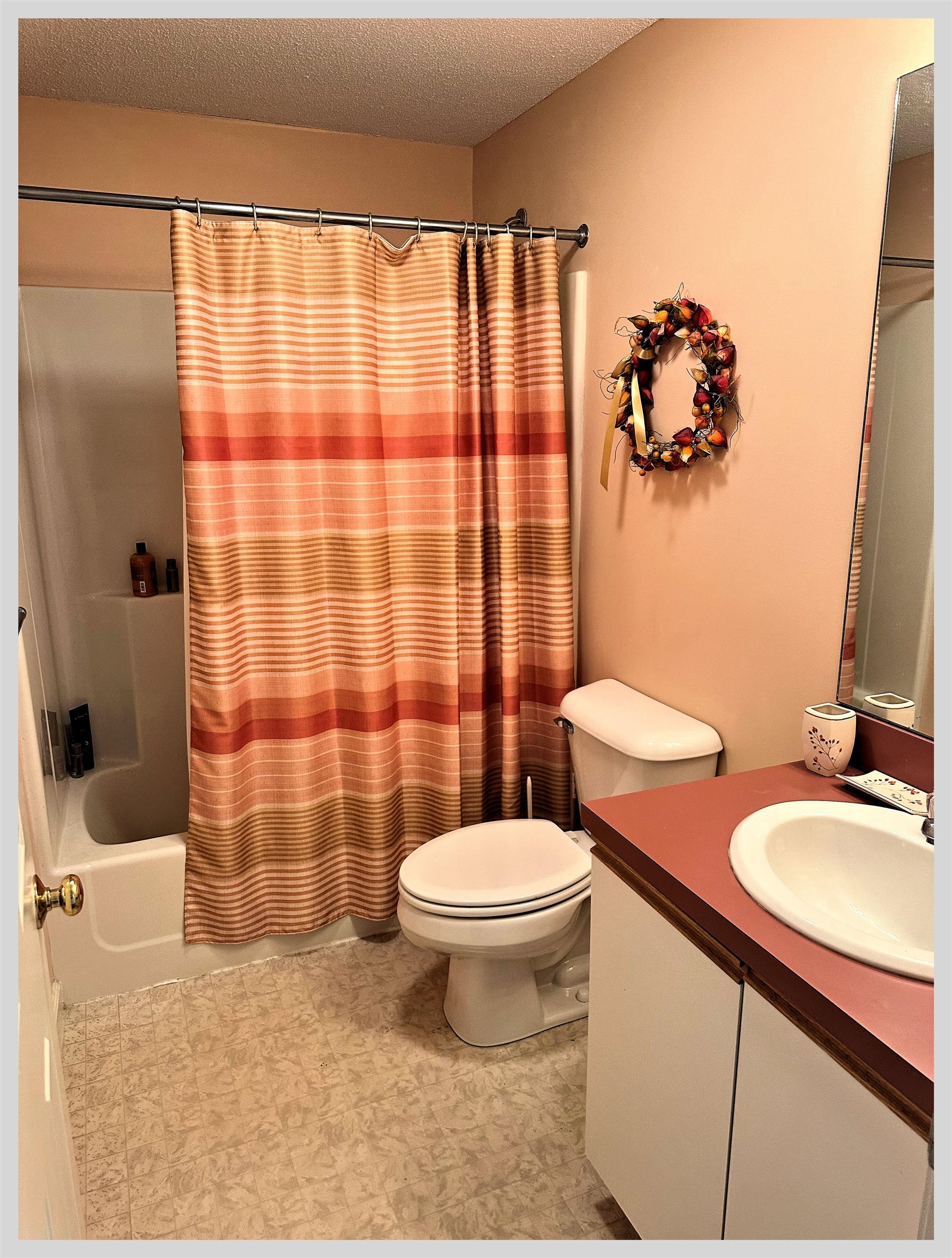 Second level full bath