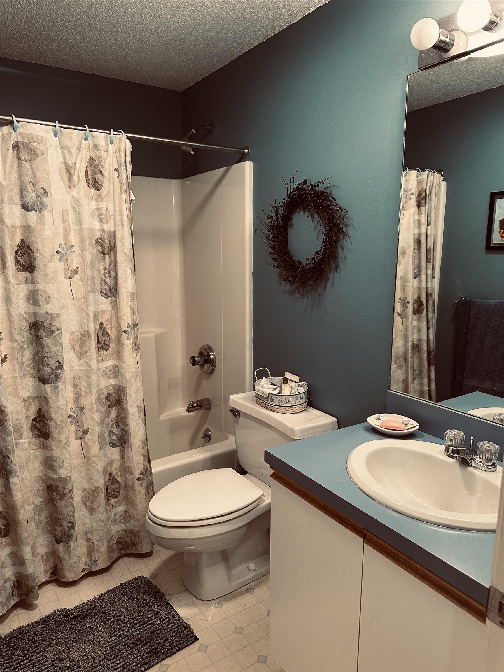 Lower level full bath