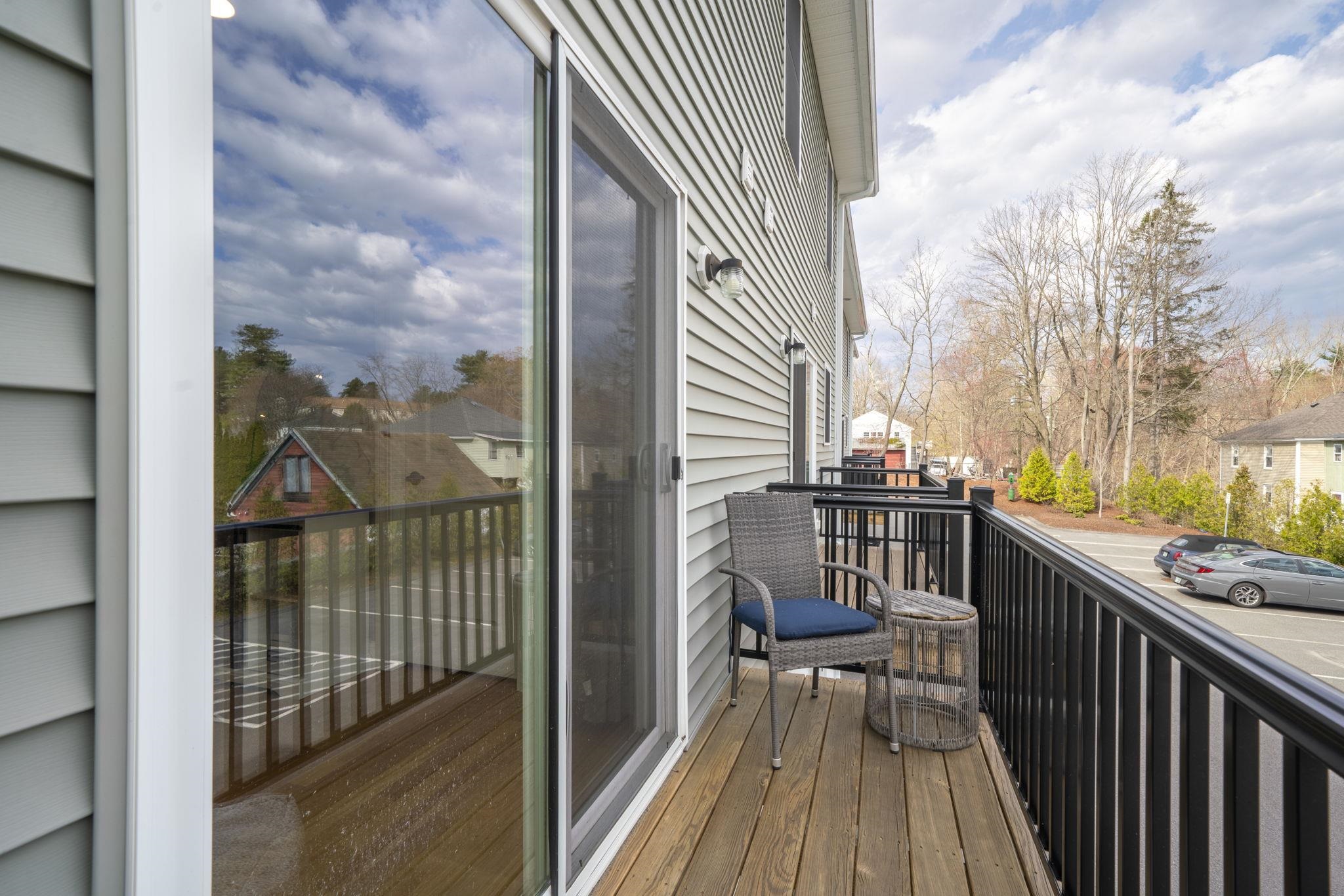 30 Brook St, Derry, NH 03038