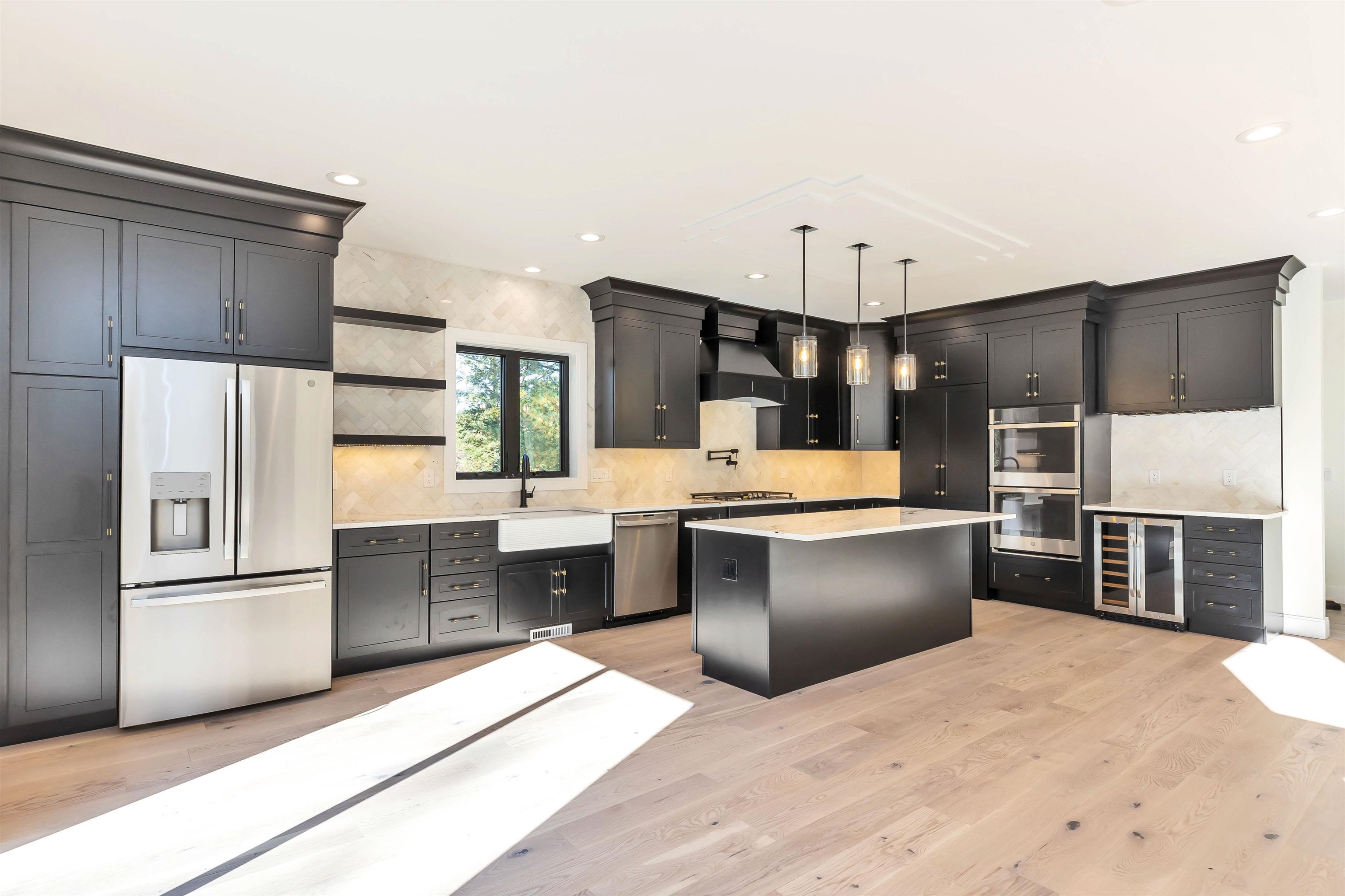 25 Indian Rock Rd, Bedford, NH 03110