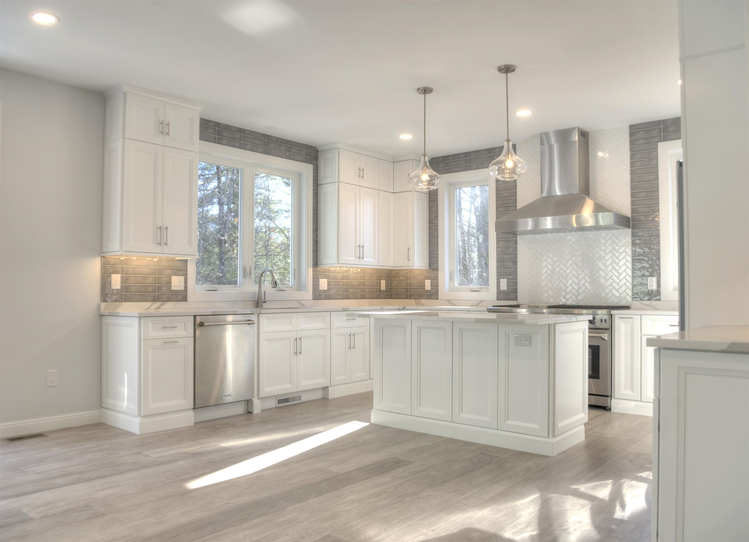 Spacious kitchen island!