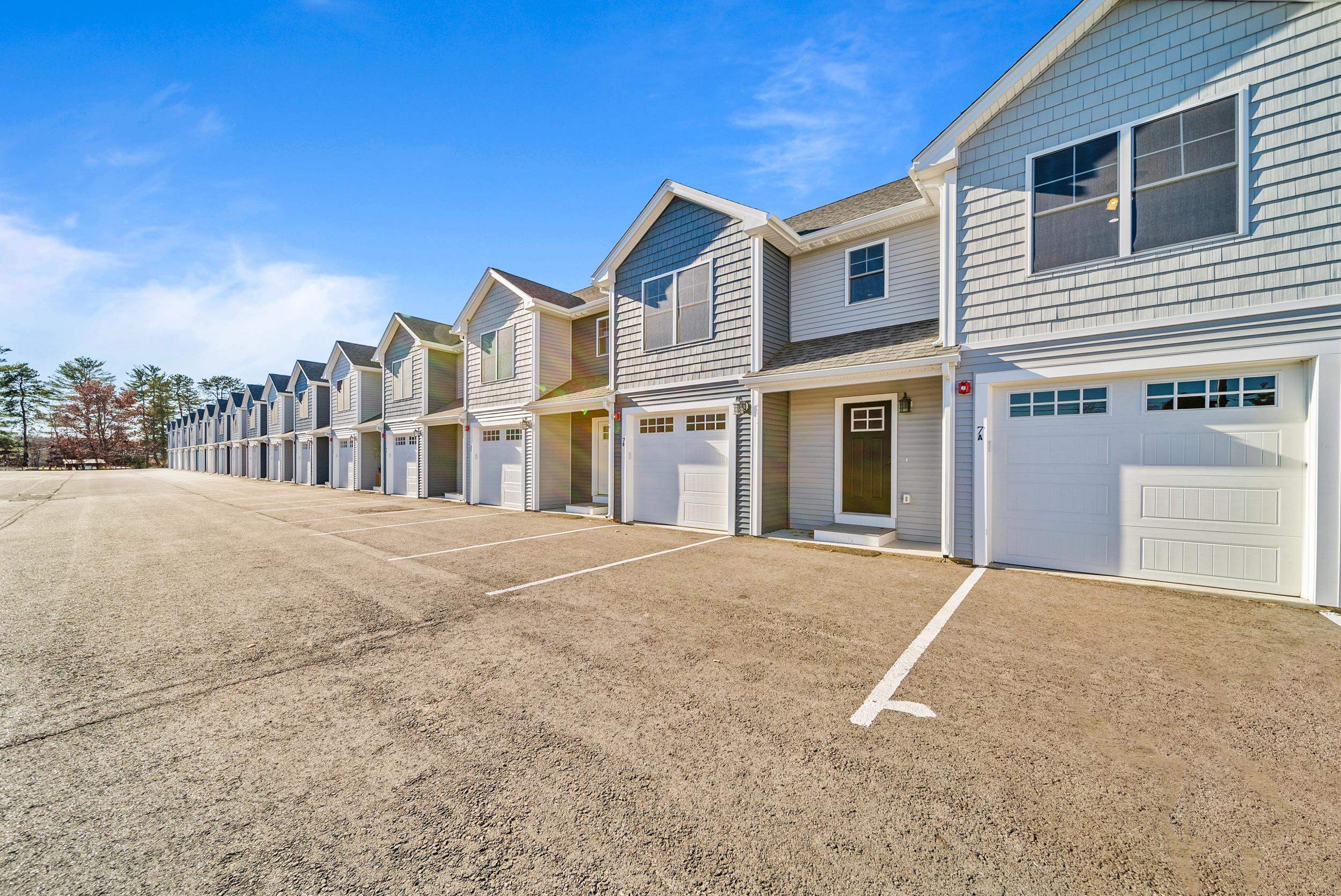 5 Dumaine Ave, Nashua, NH 03063