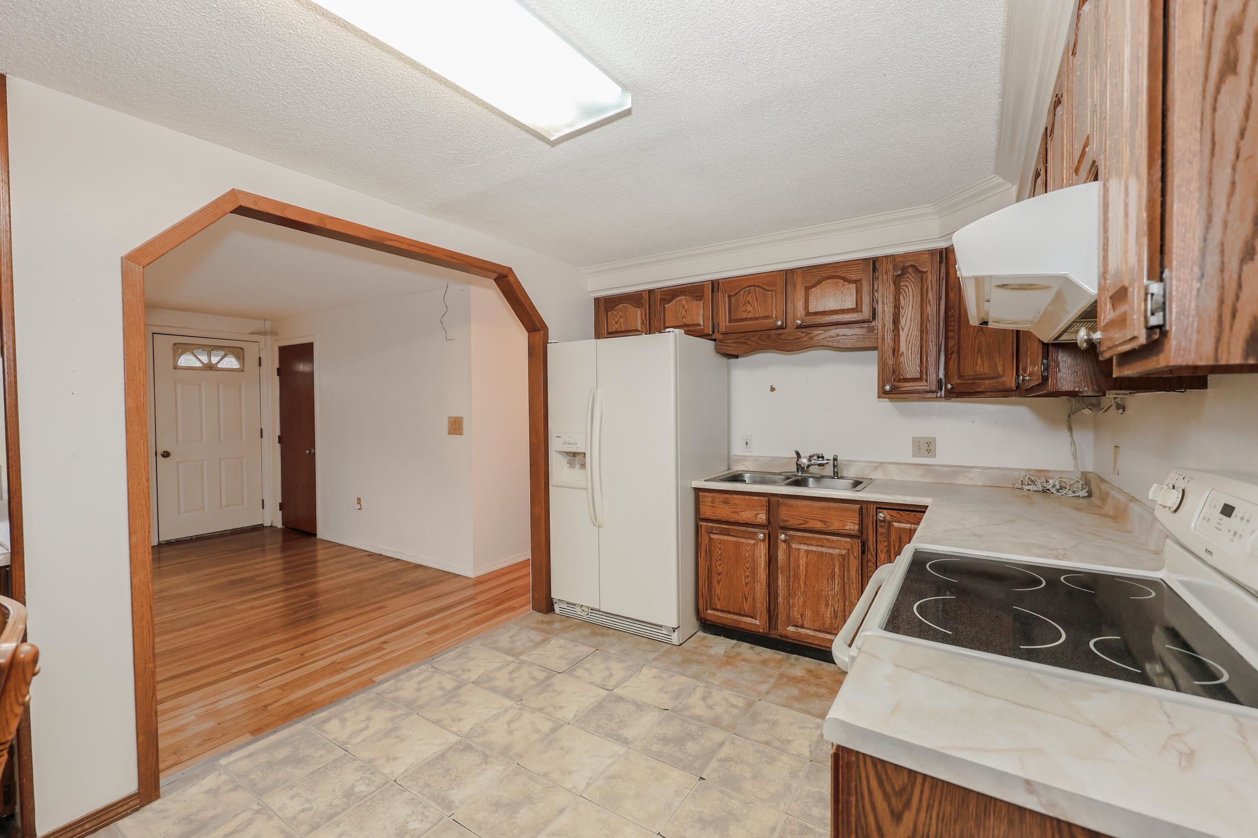 37 Country Club Ln, Merrimack, NH 03054