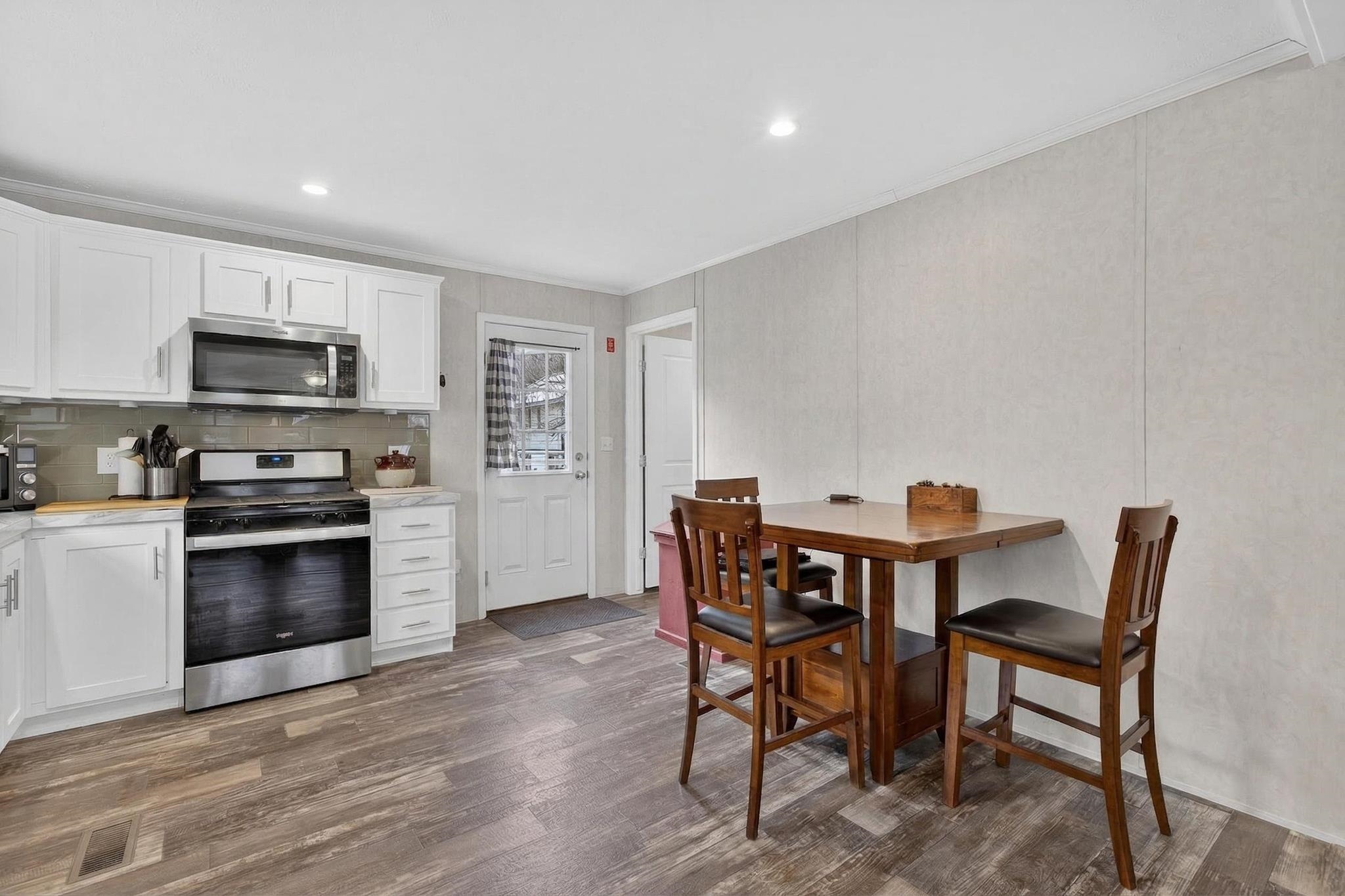 4 Elizabeth Dr, Boscawen, NH 03303