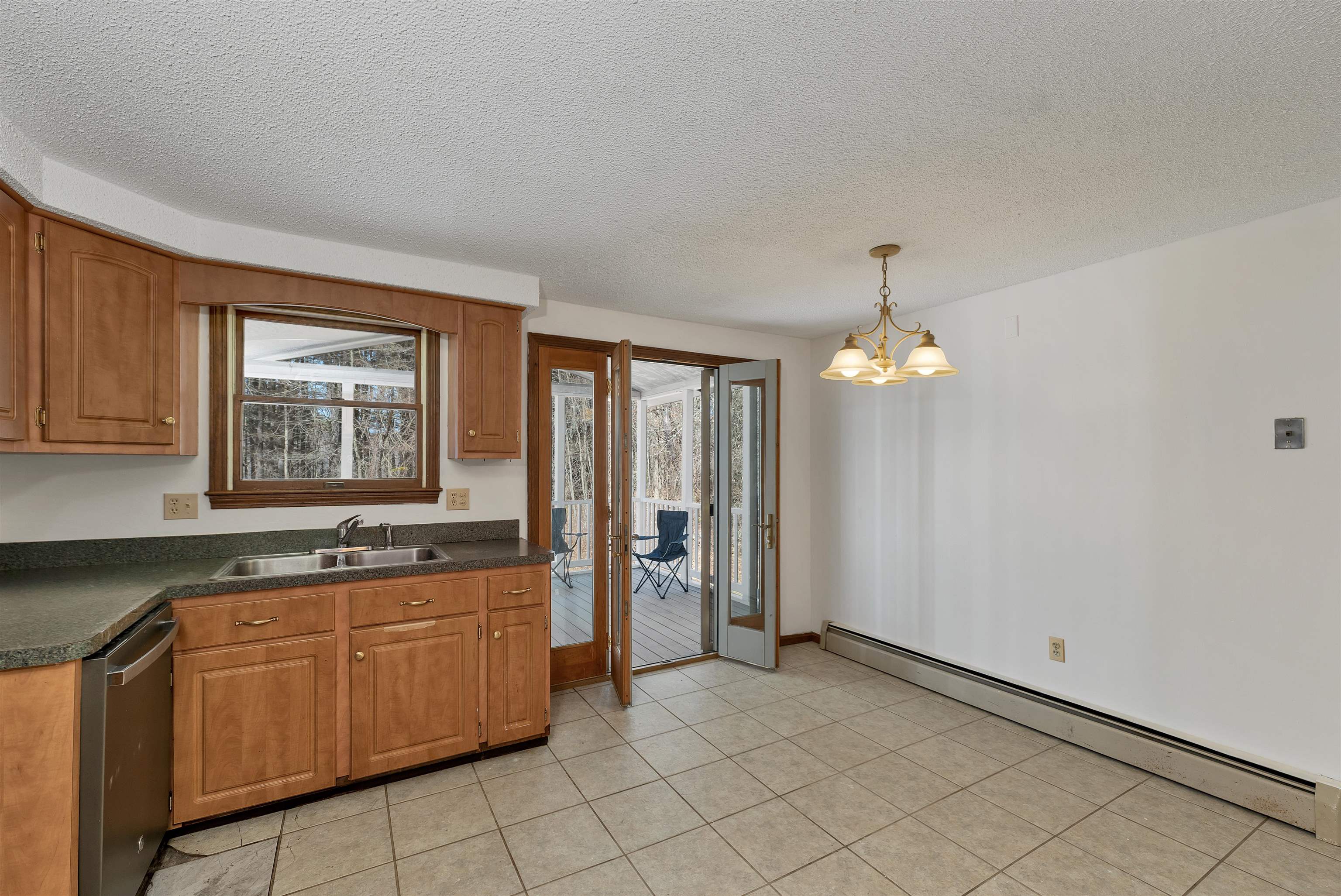 4 Schoolhouse Rd, Amherst, NH 03031