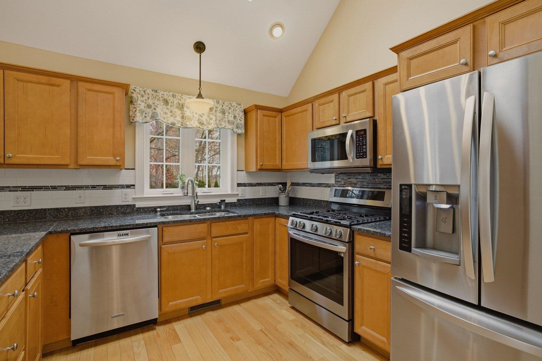 38 Willowbrook Ave, Greenland, NH 03840