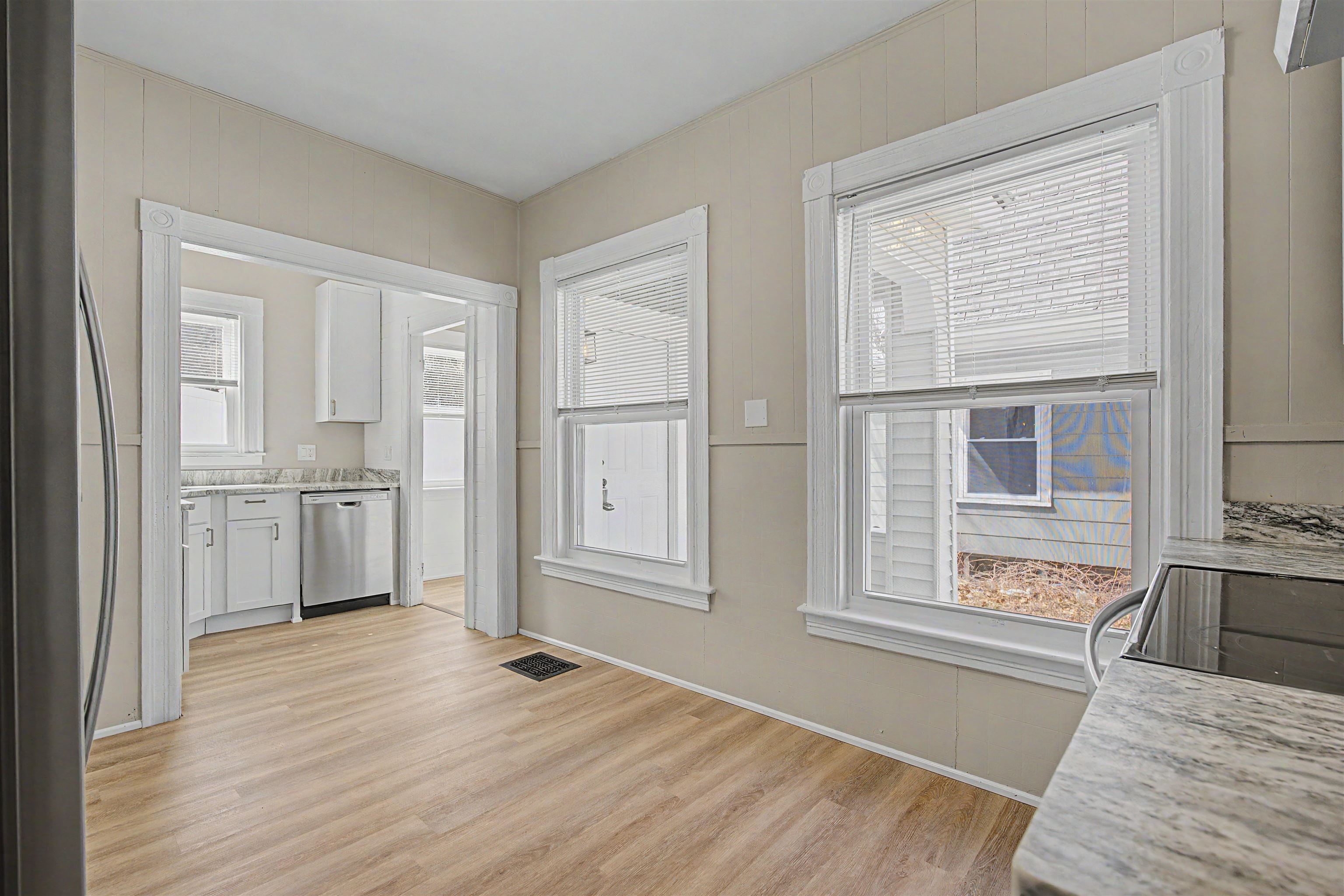 118 W Hillcrest Ave, Manchester, NH 03103