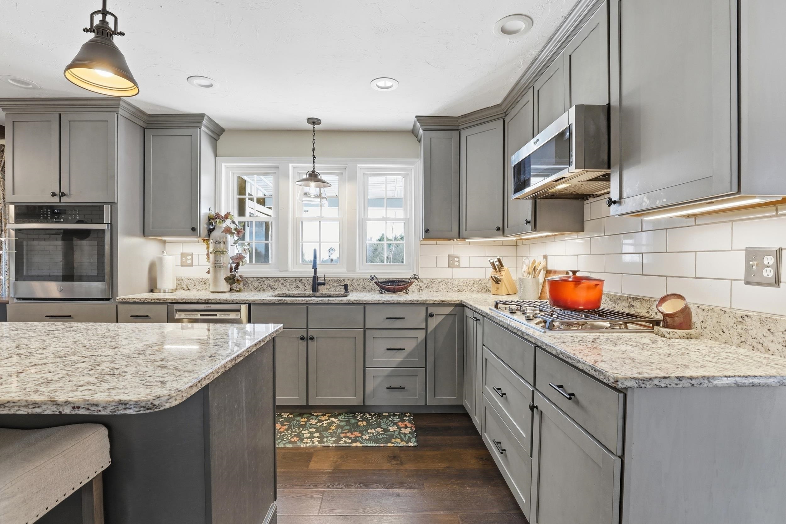 109 Old Centre Rd, Deerfield, NH 03037