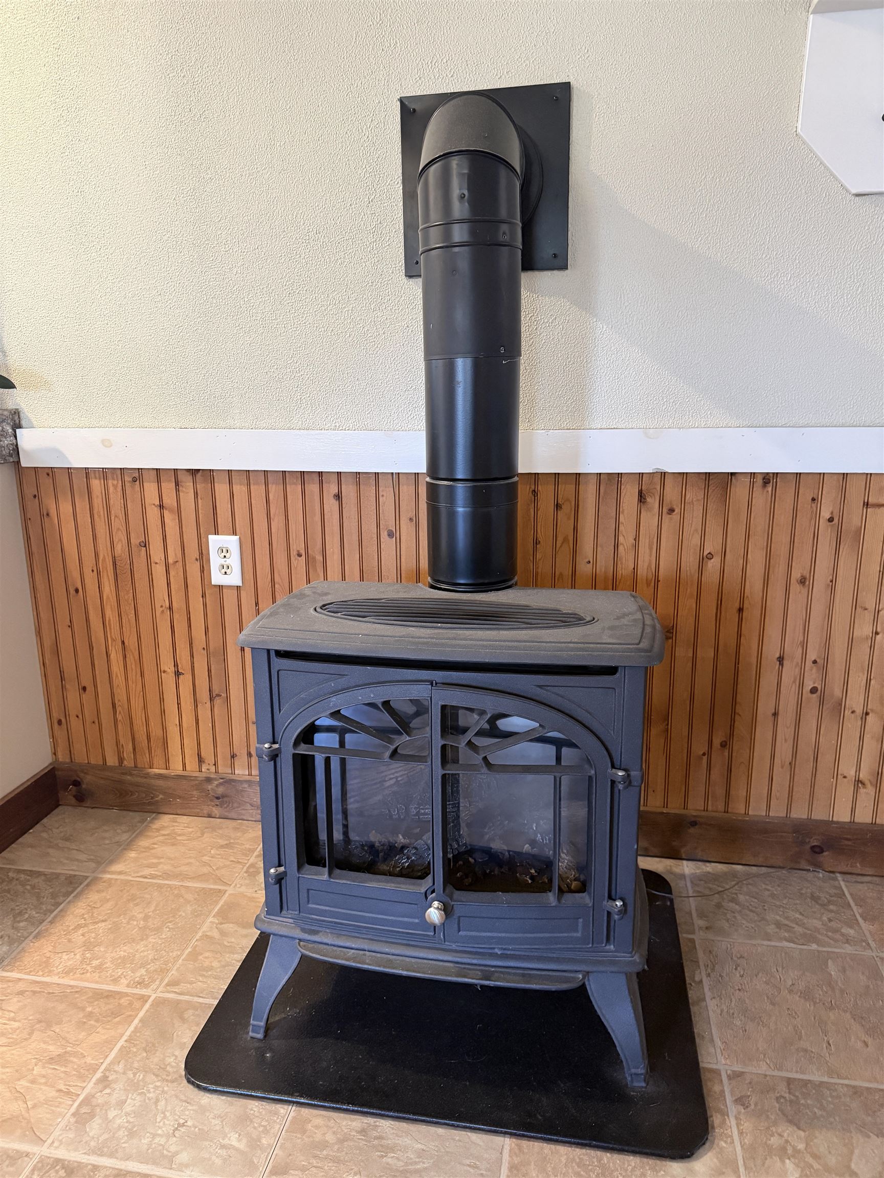 109 Old Center Rd, Deerfield, NH 03037