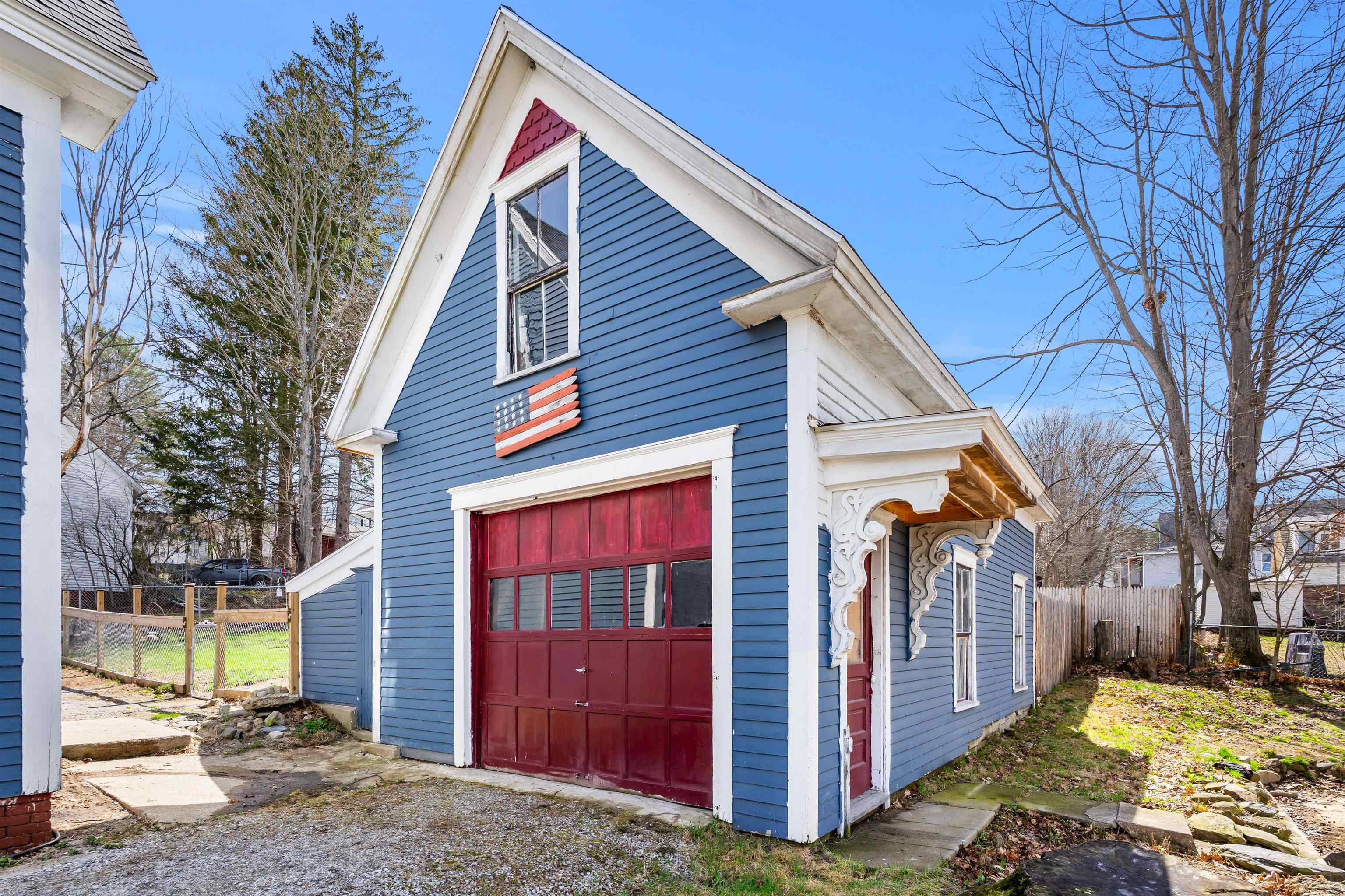 11 Pine St, Franklin, NH 03235