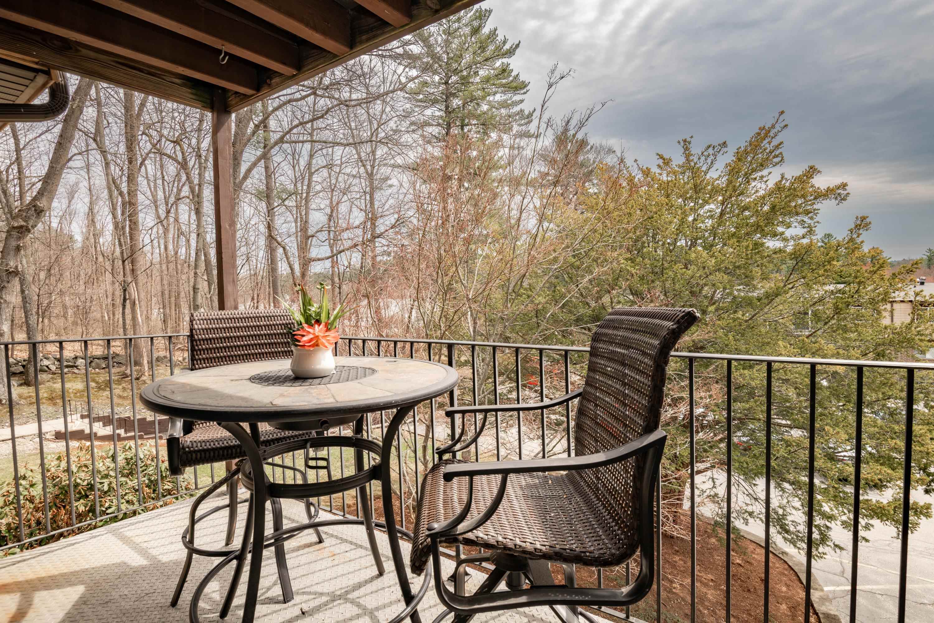 5 Silvestri Cir, Derry, NH 03038