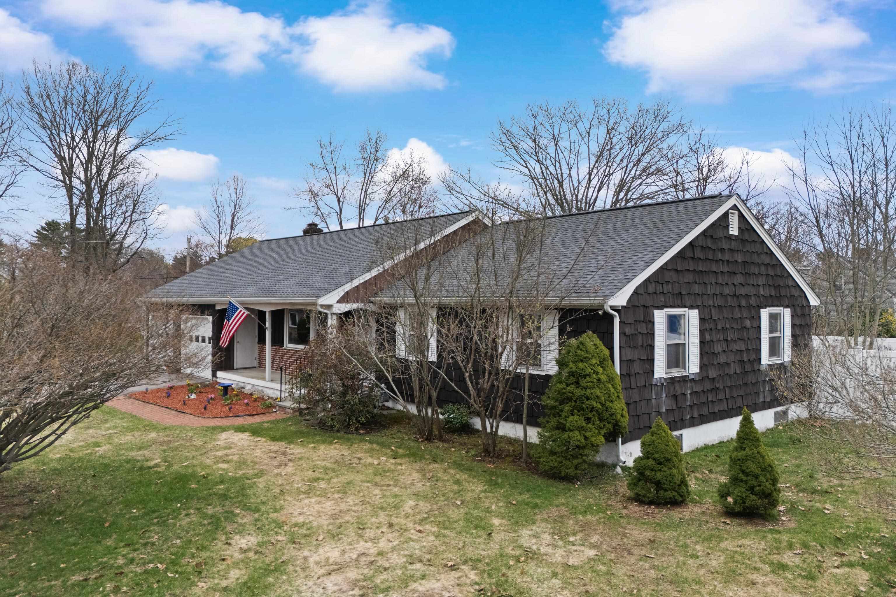 12 Colonial Cir, Hampton, NH 03842-3317