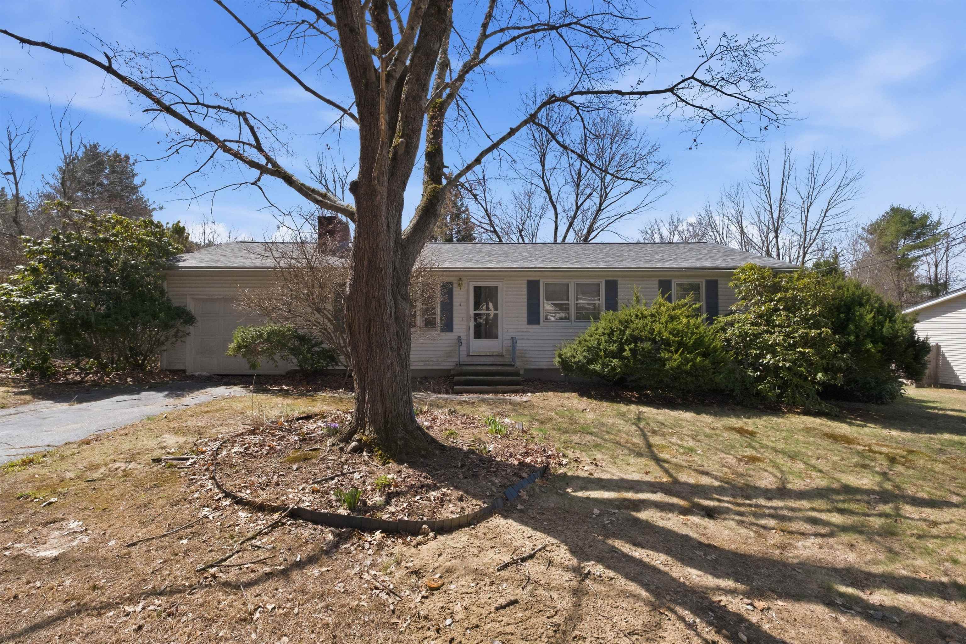 11 Thompson Ave, Hooksett, NH 03106