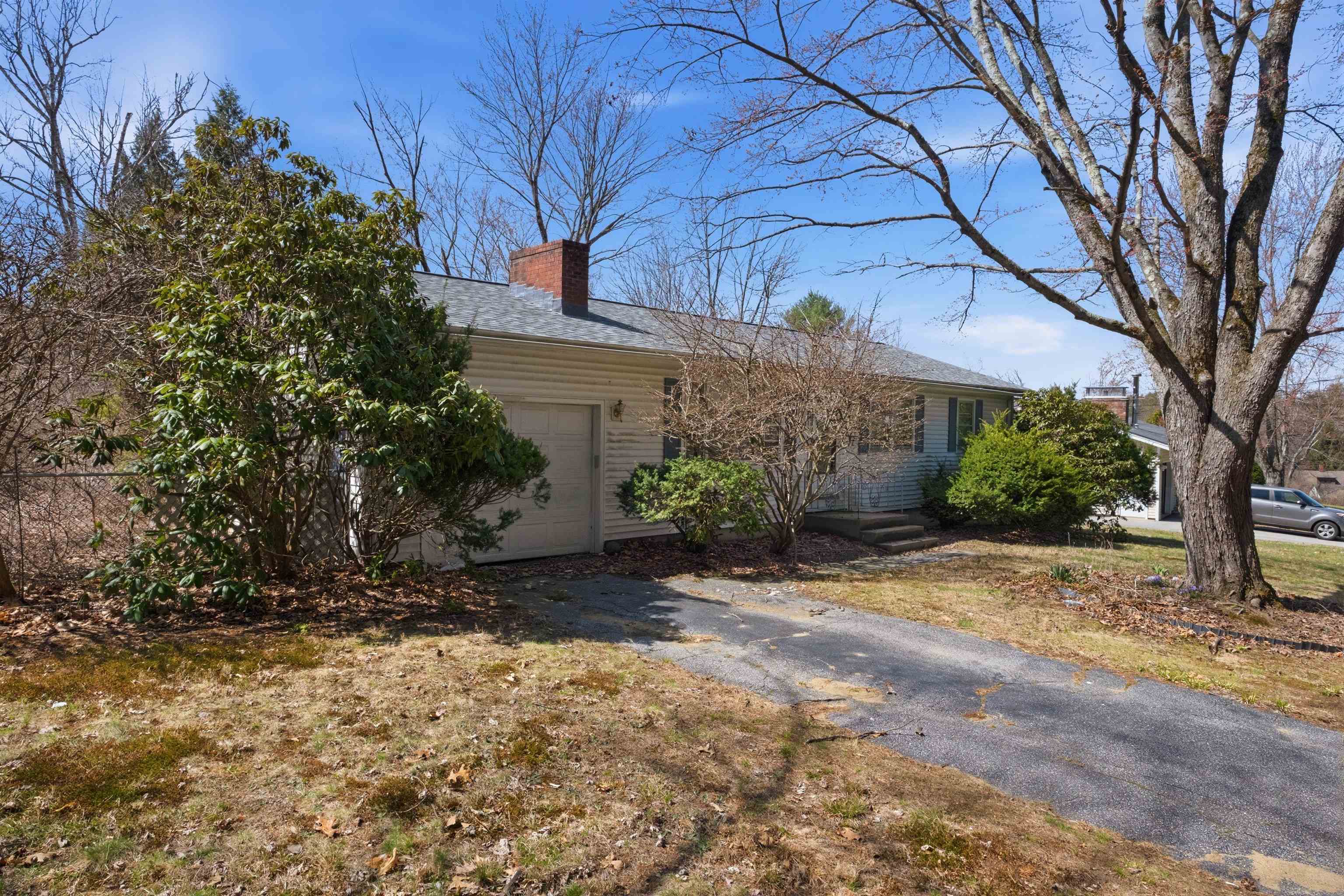 11 Thompson Ave, Hooksett, NH 03106