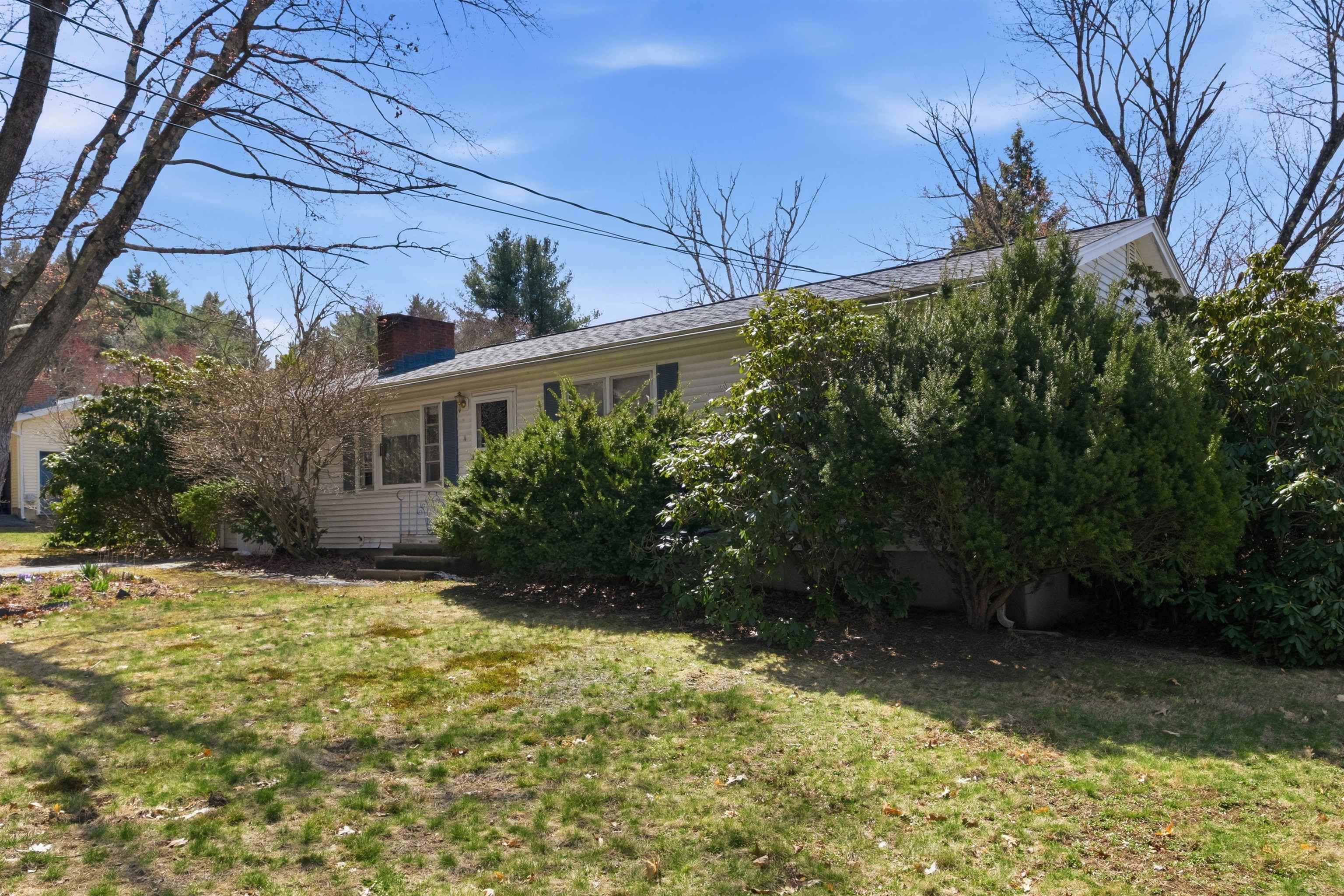 11 Thompson Ave, Hooksett, NH 03106