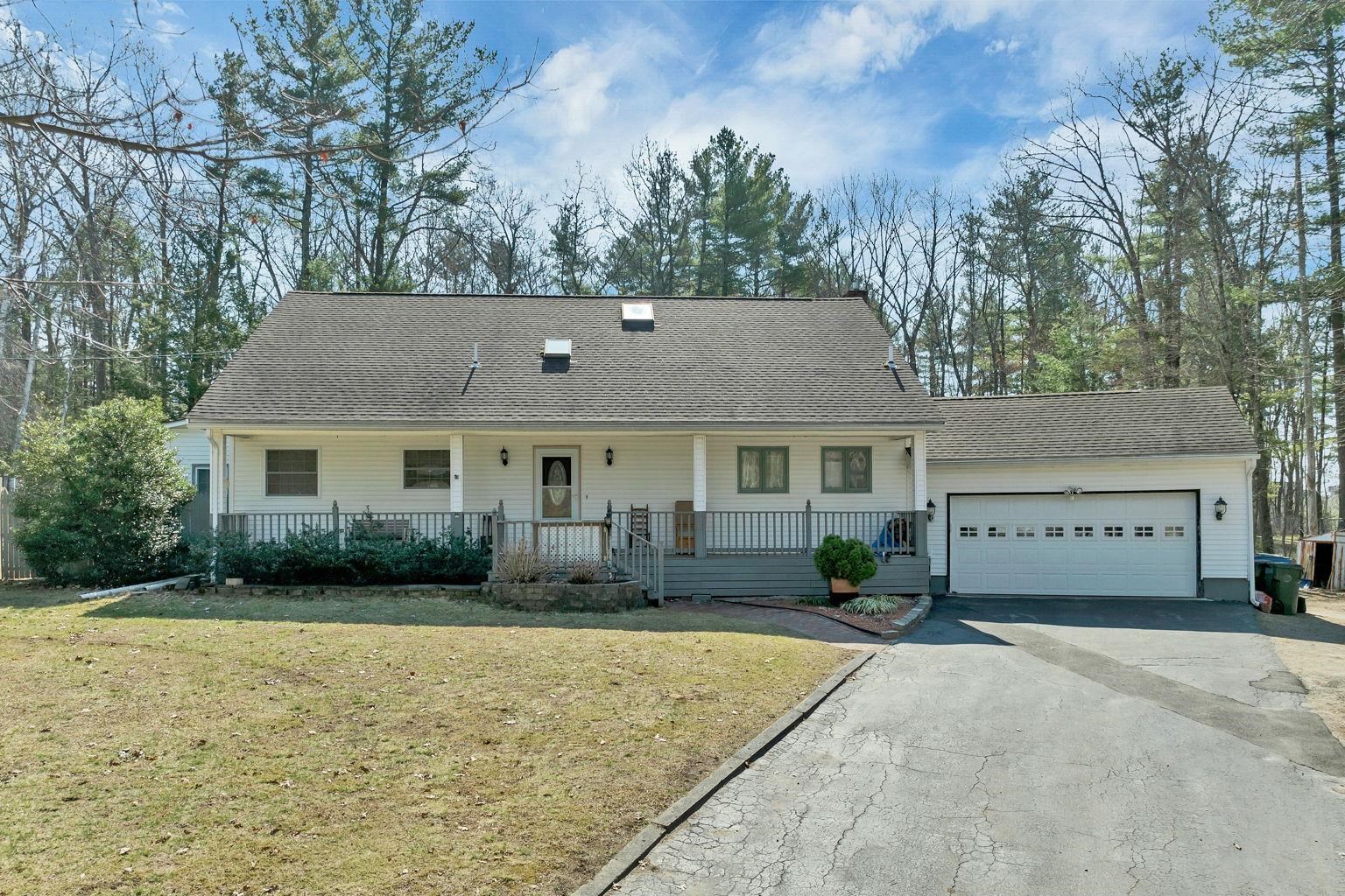 3 Lancaster Dr, Londonderry, NH 03053