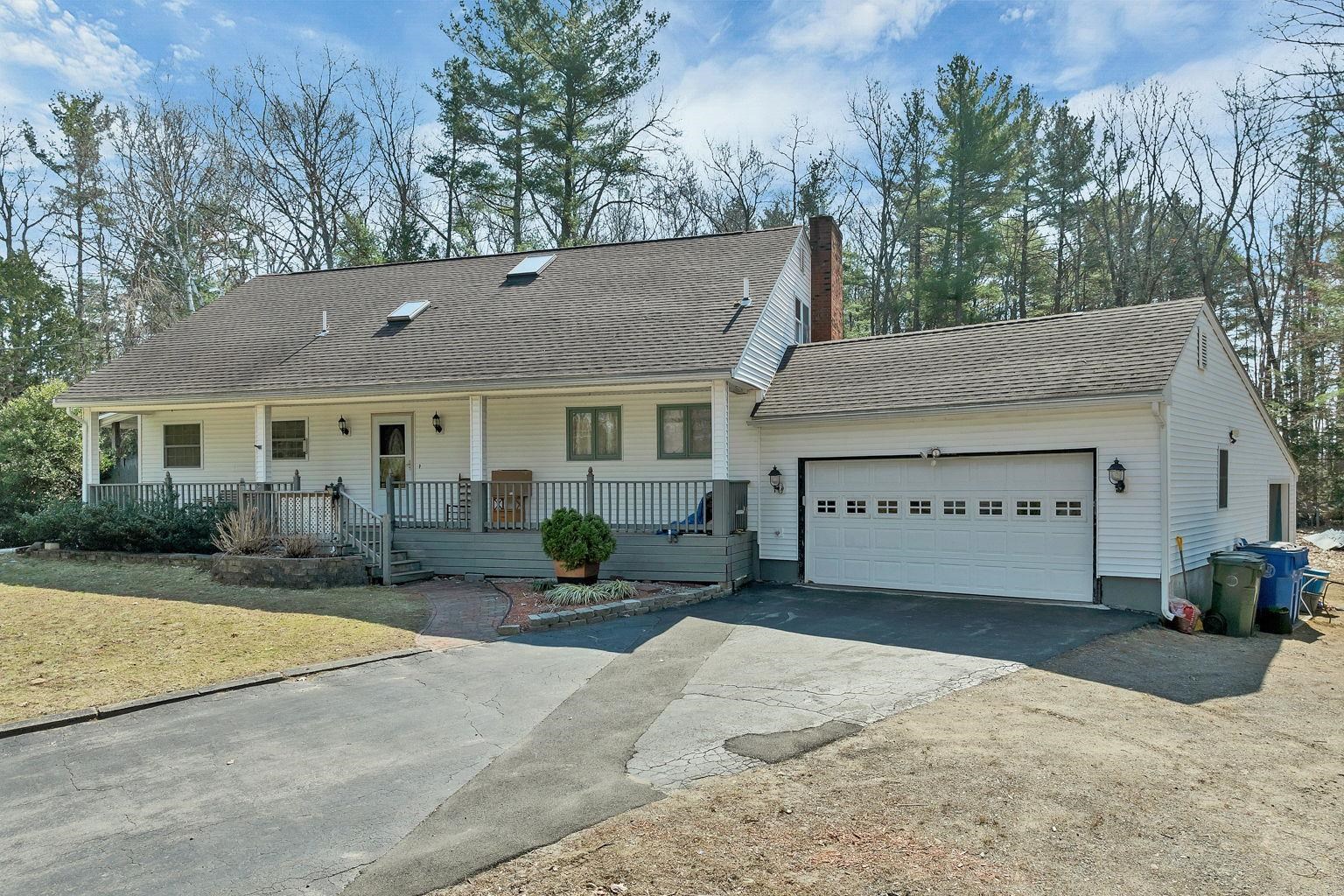 3 Lancaster Dr, Londonderry, NH 03053