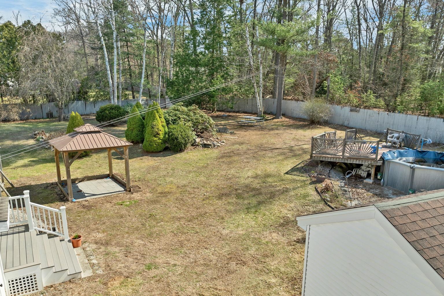 3 Lancaster Dr, Londonderry, NH 03053